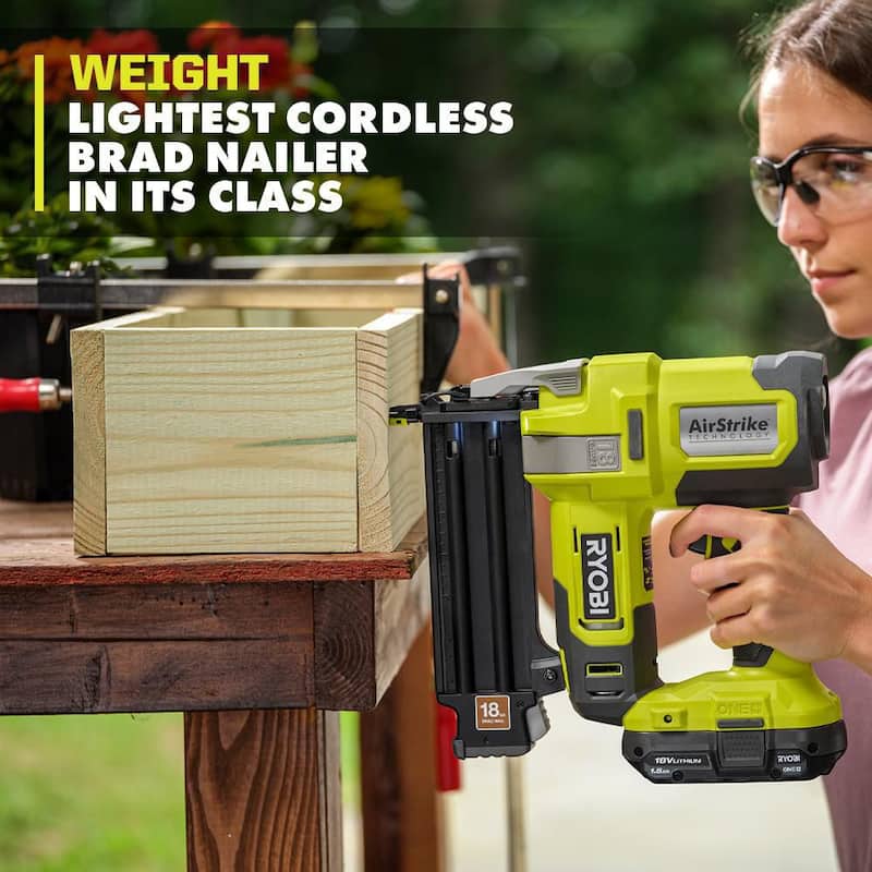 RYOBI ONE+ 18V 18-Guage Clavadora de Brad AirStrike inalámbrica con sierra de calar inalámbrica - P321-PCL525B