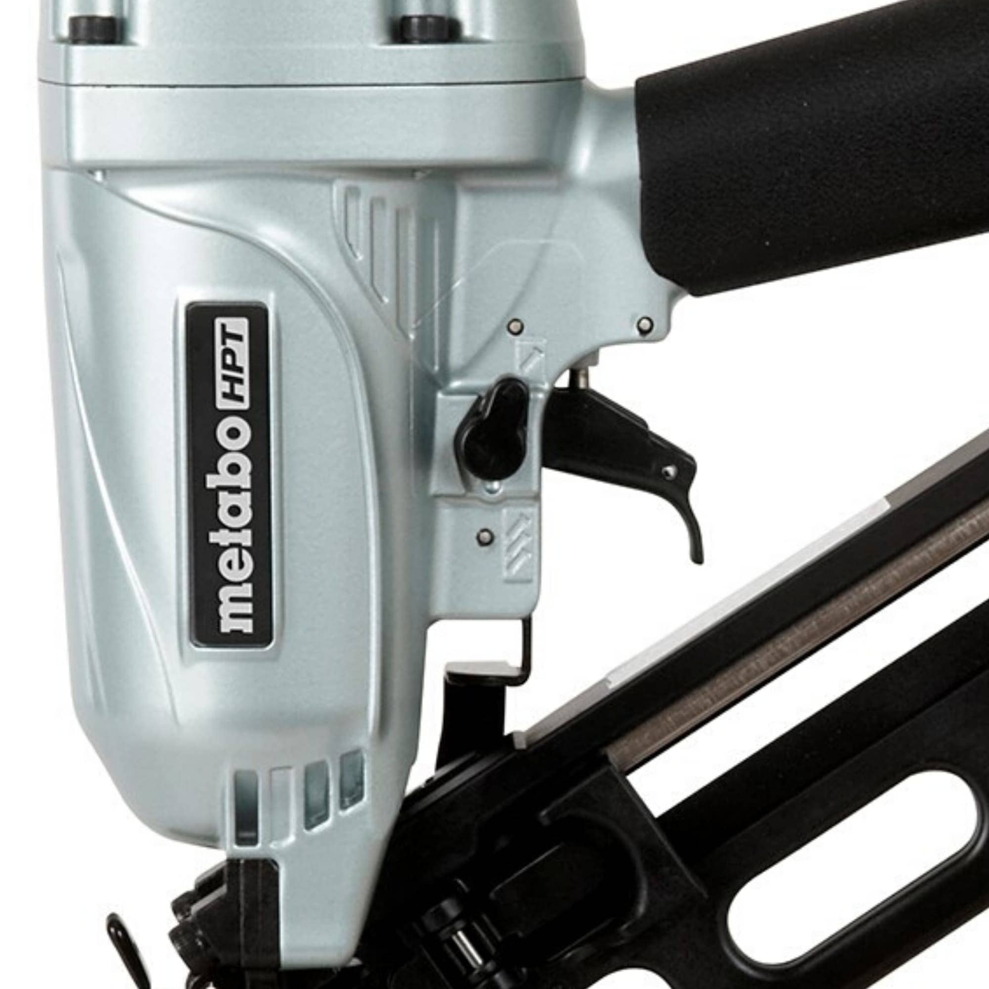 Clavadora de acabado angular neumática de 15 calibres de 2-1/2 pulgadas Metabo HPT NT65MA4M