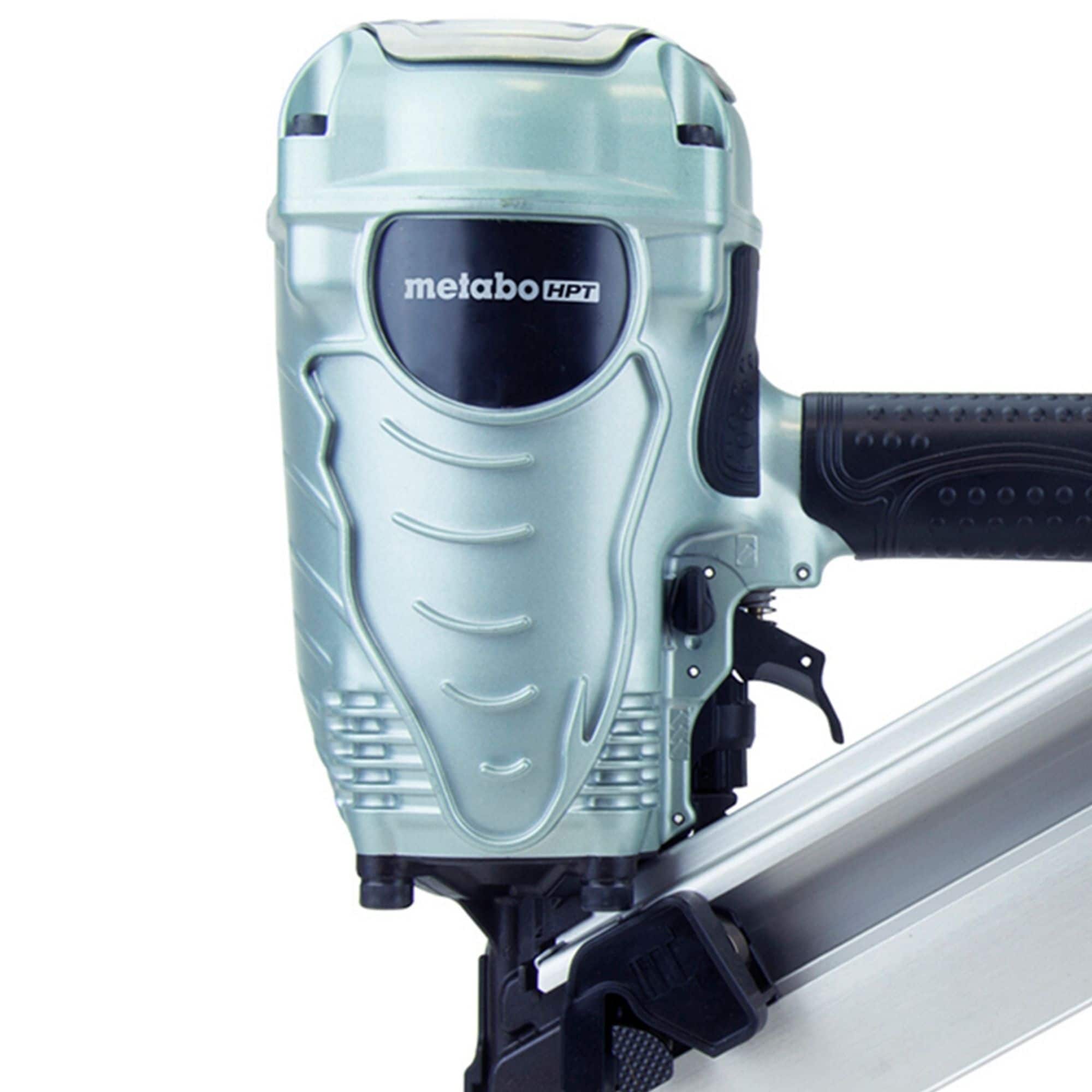 Clavadora neumática para marcos de 3-1/2 pulgadas a 30 grados Metabo HPT NR90ADS1M