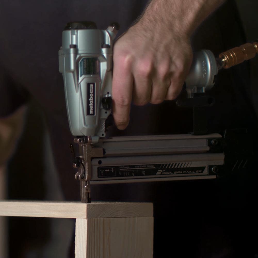 Clavadora neumática recta de brads de calibre 18 de 2 pulgadas Metabo HPT NT50A5M