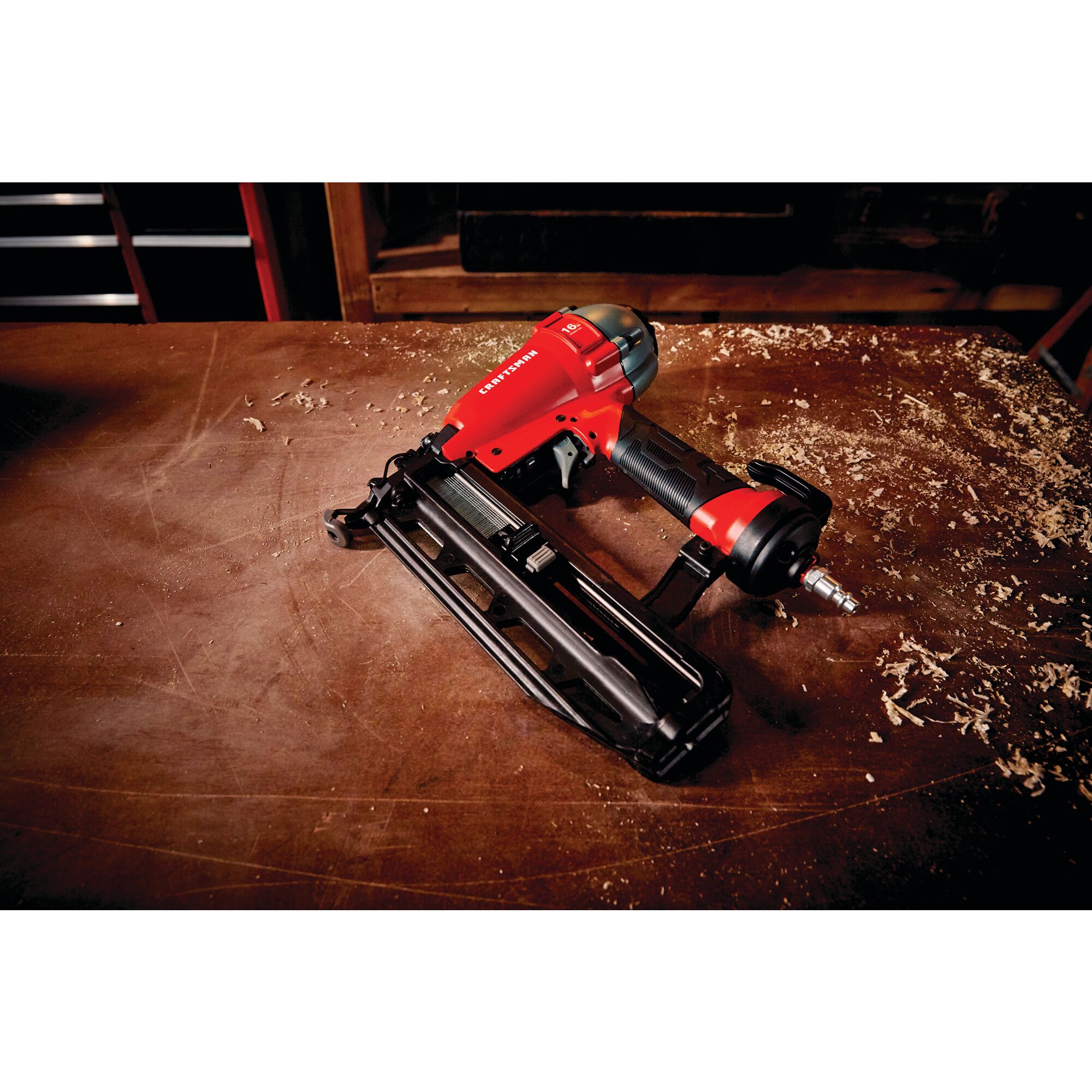 Clavadora neumática recta de acabado Craftsman de calibre 16 de 2-1/2 pulgadas