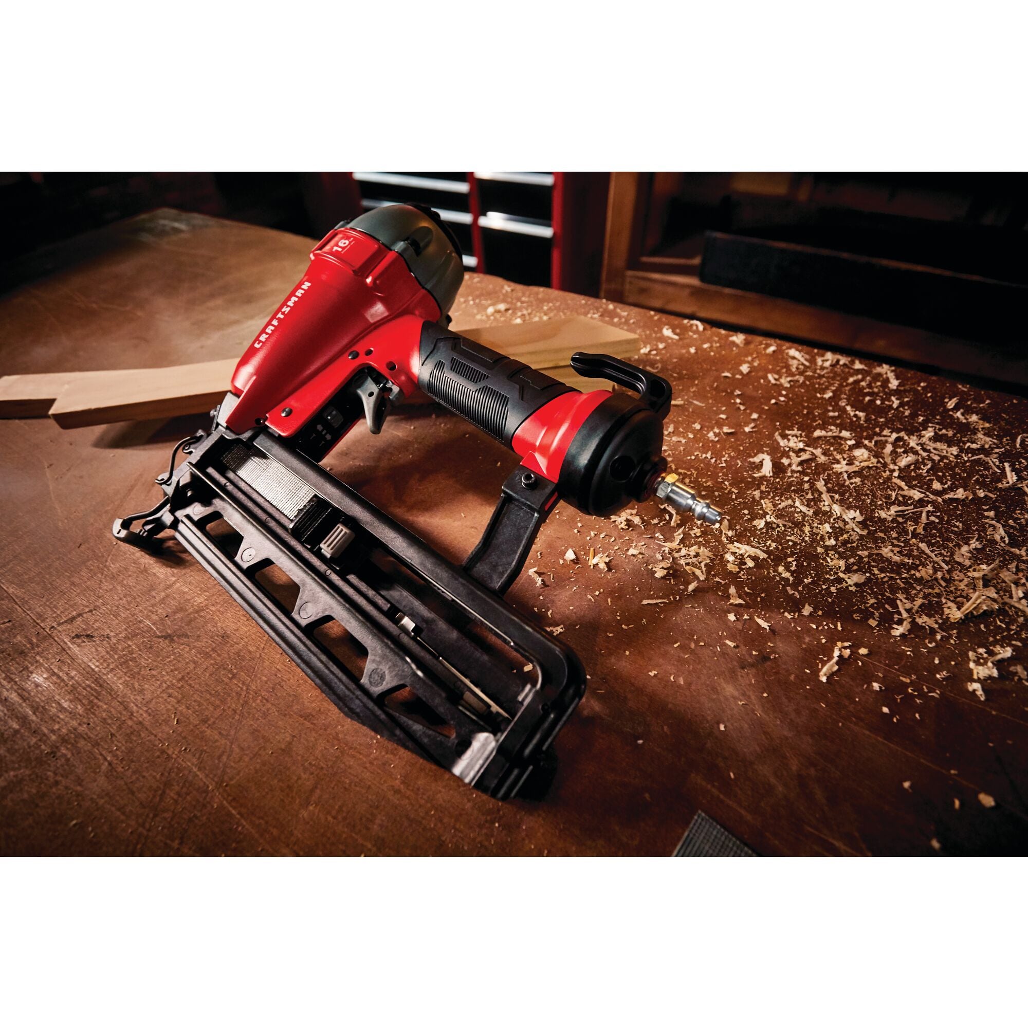 Clavadora neumática recta de acabado Craftsman de calibre 16 de 2-1/2 pulgadas