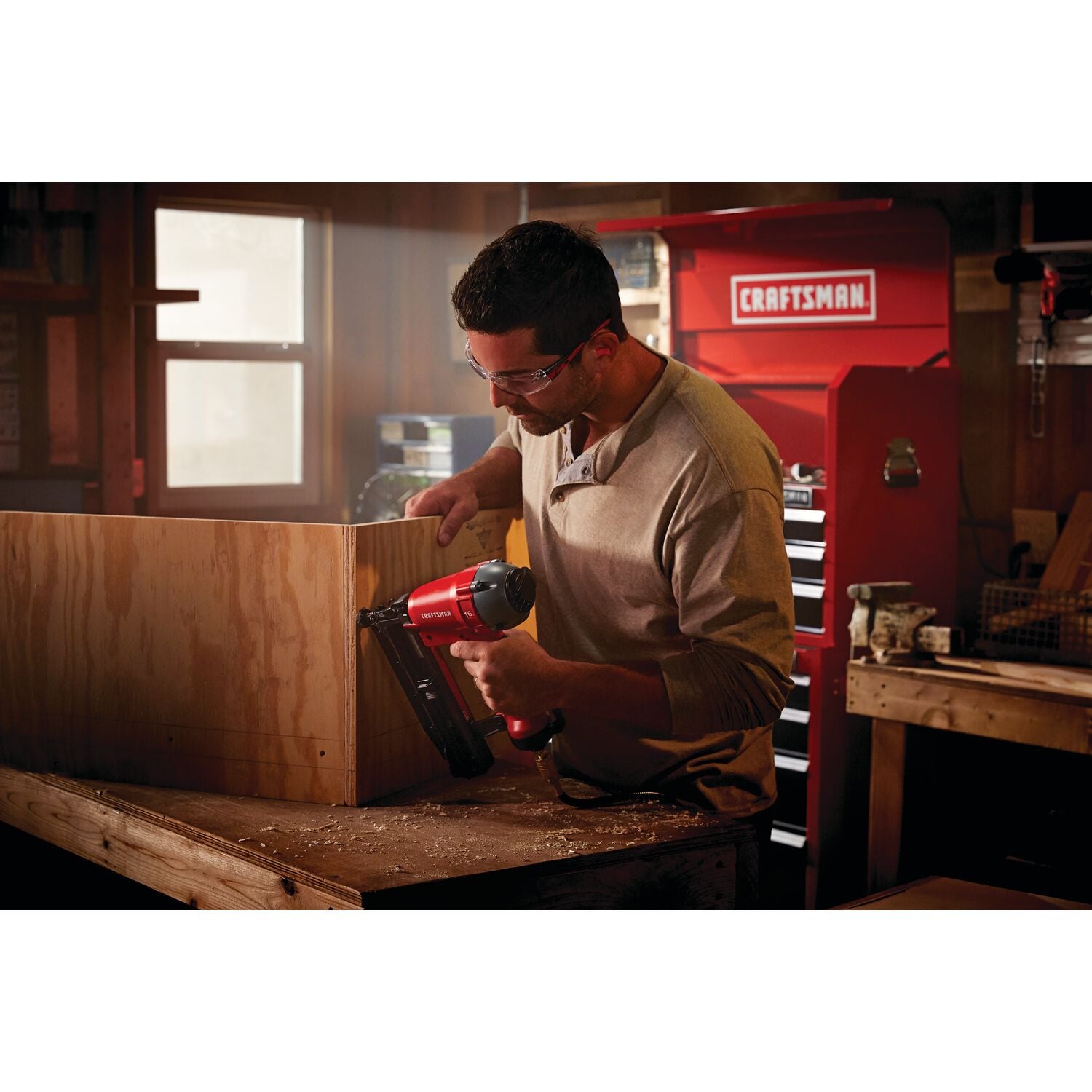 Clavadora neumática recta de acabado Craftsman de calibre 16 de 2-1/2 pulgadas