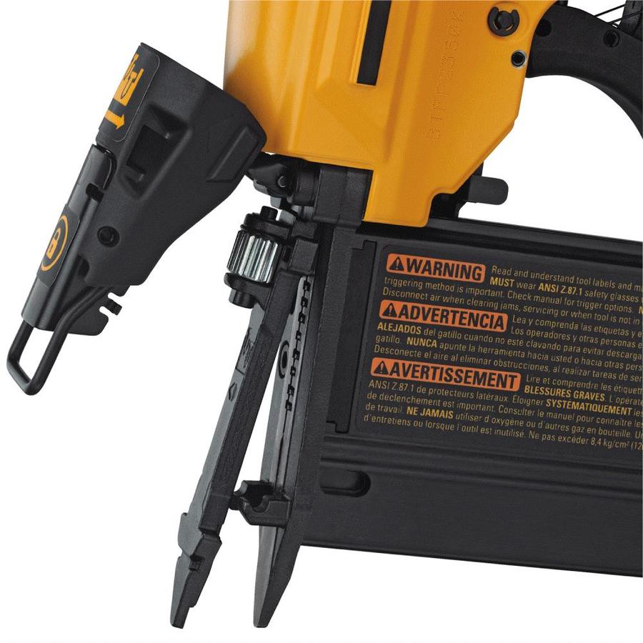 Clavadora neumática de espiga de calibre 23 de 2 pulgadas BTFP2350K de Bostitch