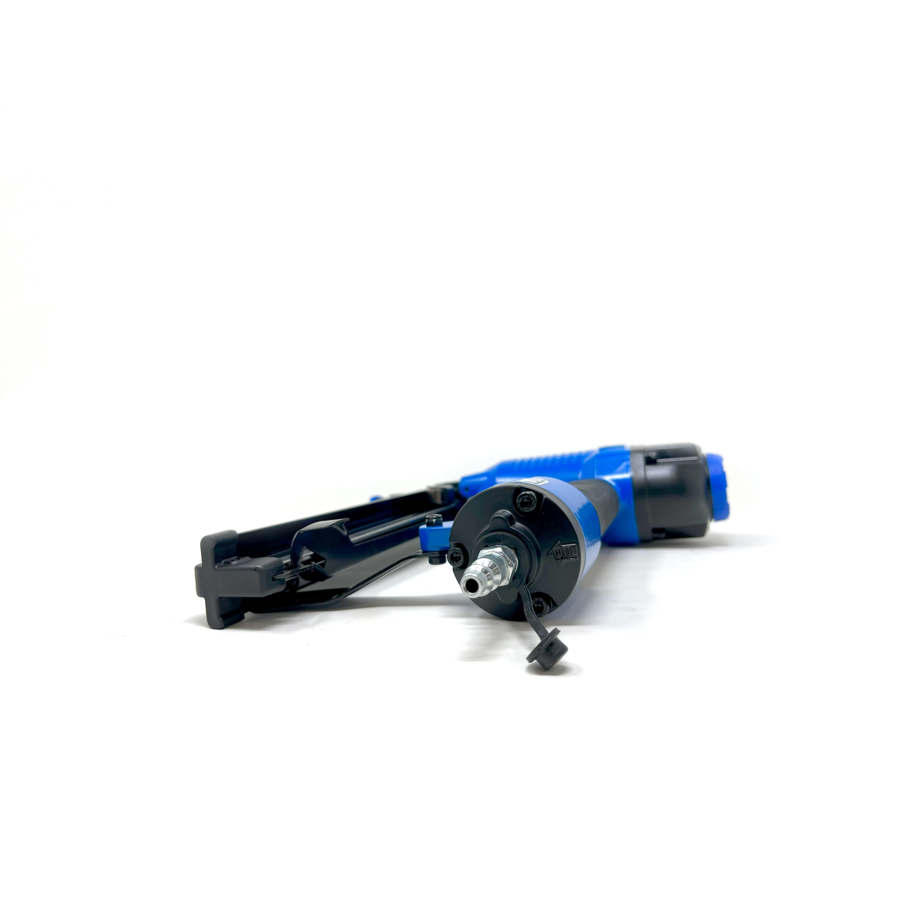 Clavadora Kobalt 2-1/2 pulgadas Calibre 16 de Aire Comprimido para Acabados Rectos KBAT161000.