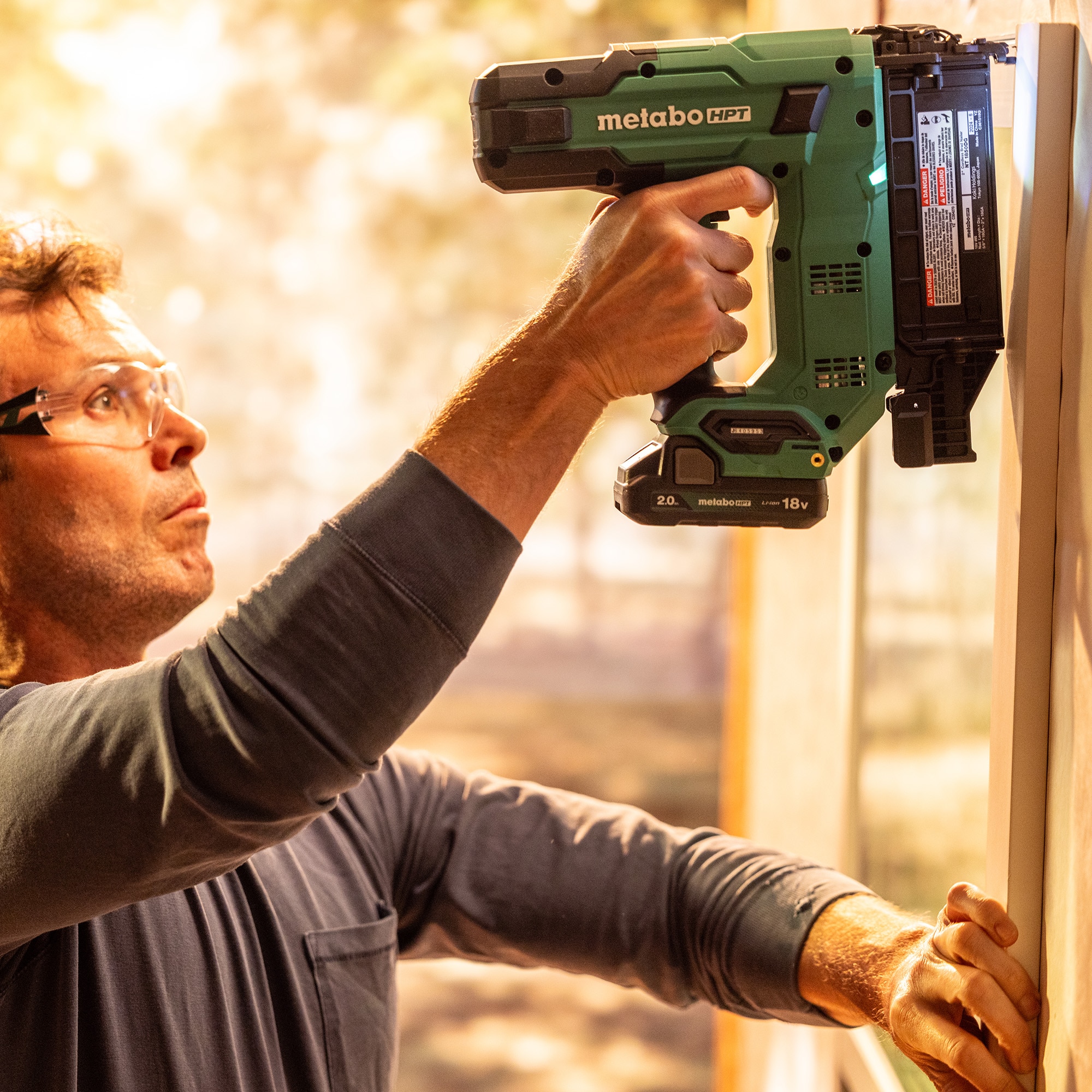 Clavadora inalámbrica Metabo HPT MultiVolt 2 en 1 de calibre 18 (Incluye batería) NT1850DGM