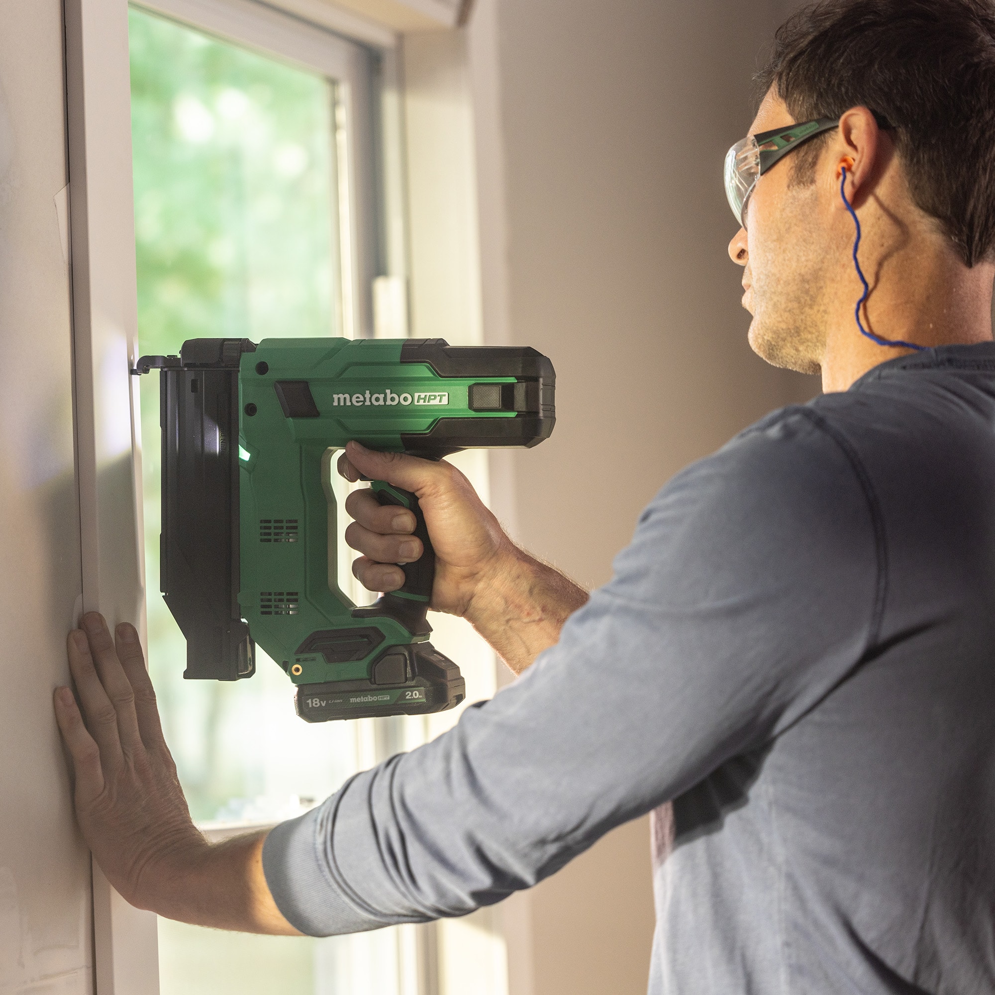 Clavadora inalámbrica Metabo HPT MultiVolt 2 en 1 de calibre 18 (Incluye batería) NT1850DGM
