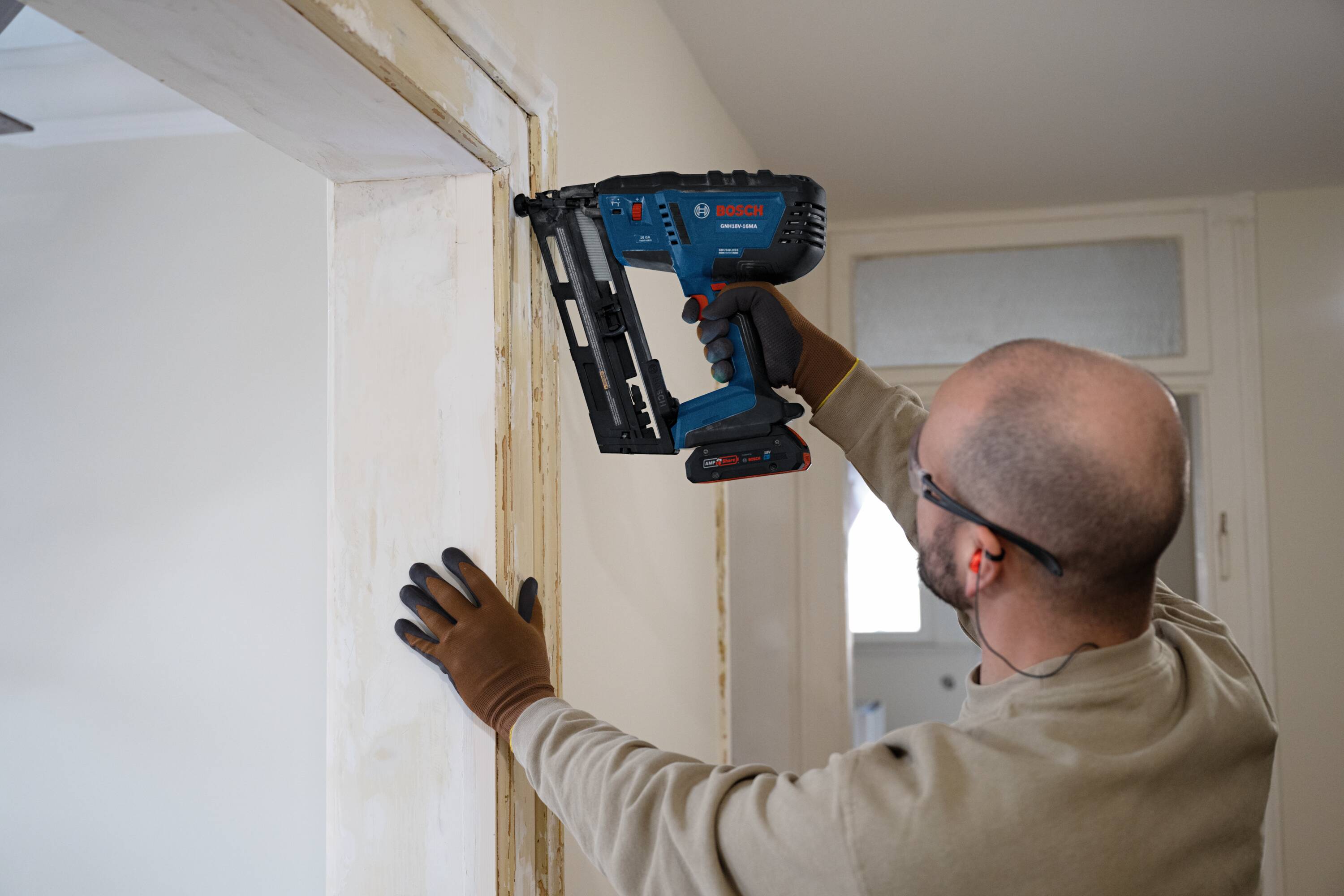 Clavadora inalámbrica Bosch 18V Brushless de calibre 16 con acabado de 2-1/2 pulgadas GNH18V-16MAN