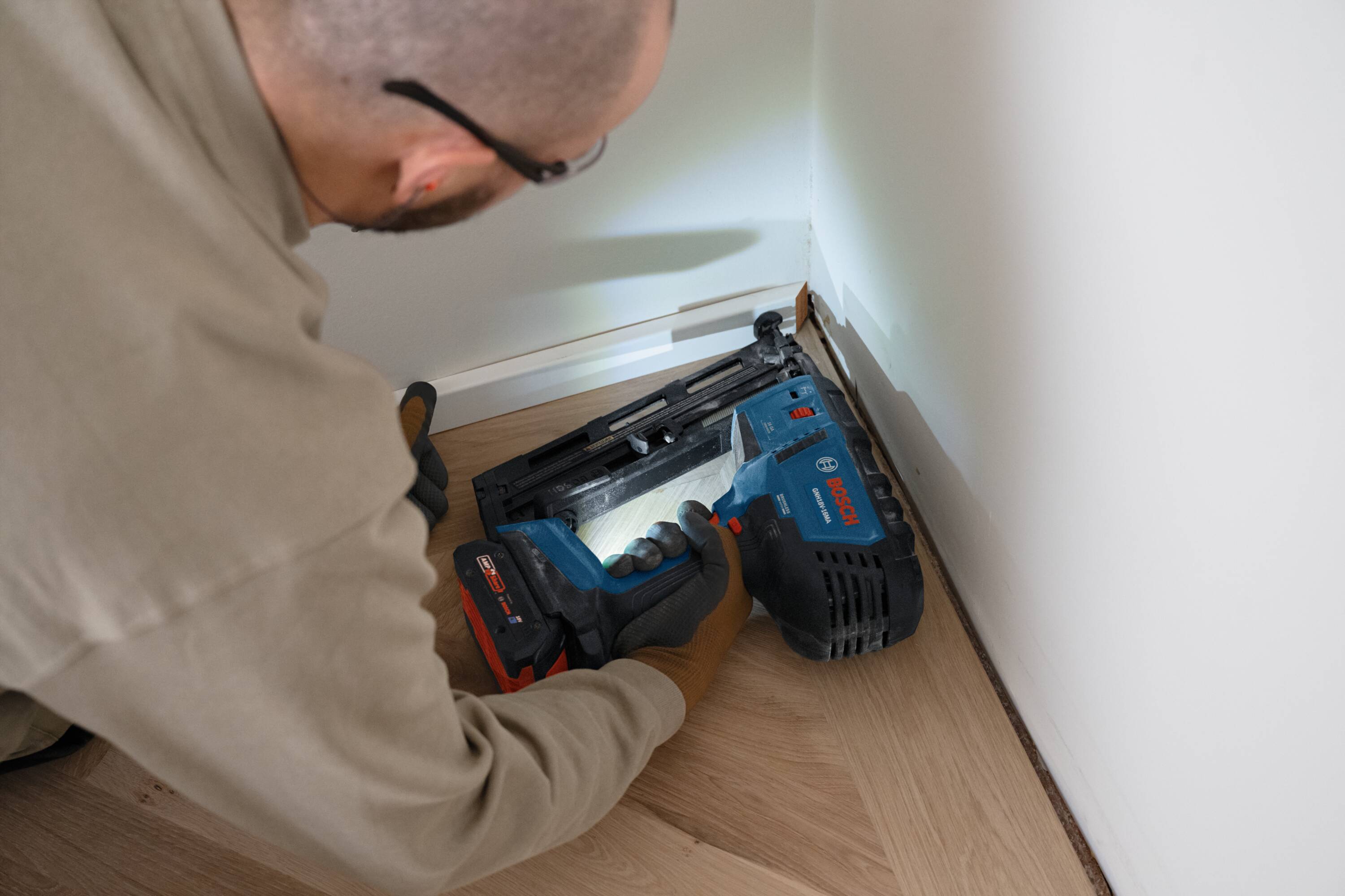Clavadora inalámbrica Bosch 18V Brushless de calibre 16 con acabado de 2-1/2 pulgadas GNH18V-16MAN