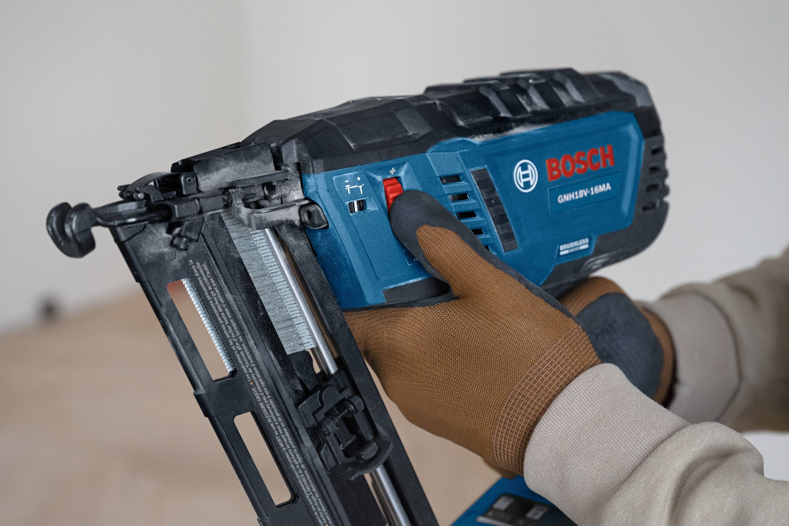 Clavadora inalámbrica Bosch 18V Brushless de calibre 16 con acabado de 2-1/2 pulgadas GNH18V-16MAN