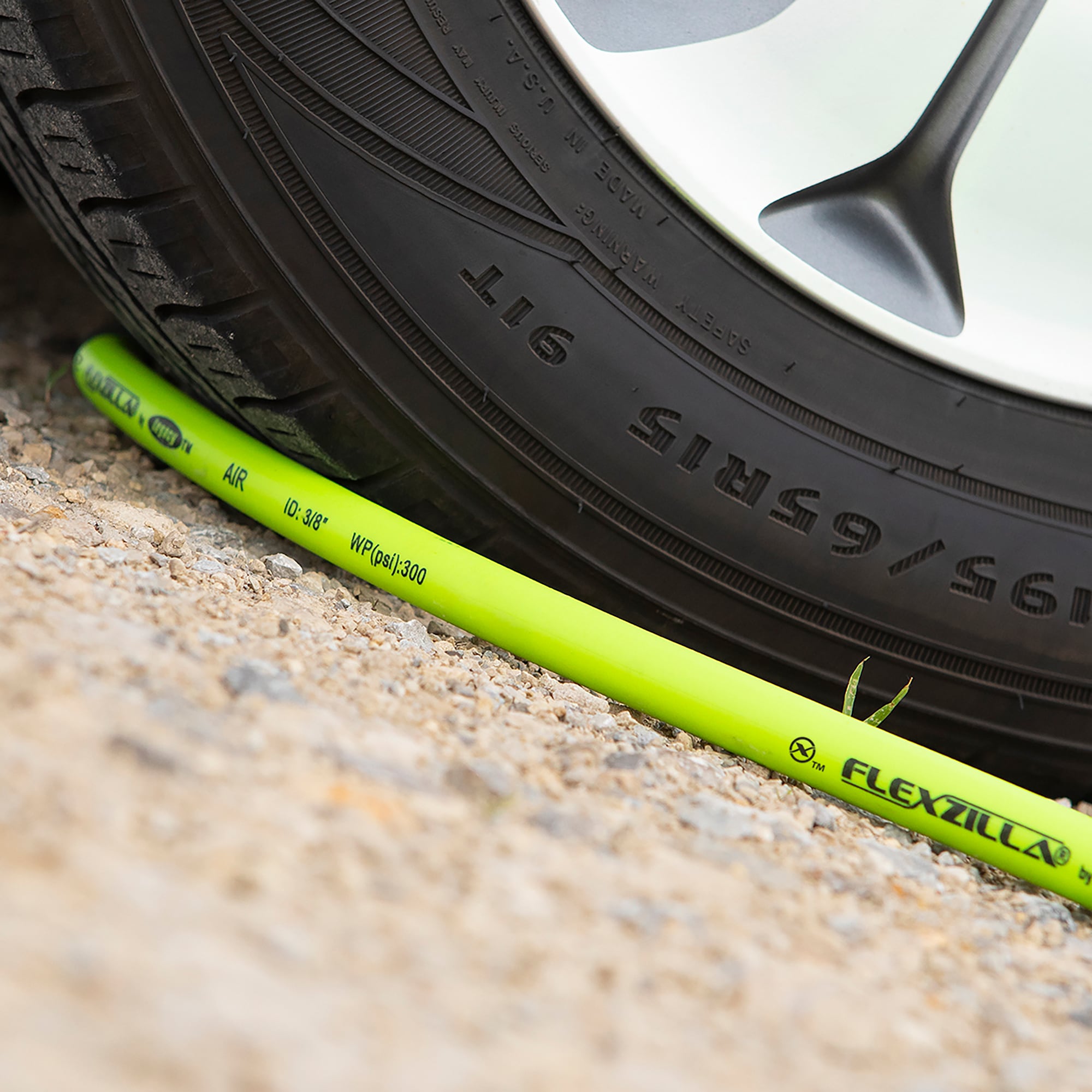 Manguera de aire Flexzilla Pro, 3/8 pulgadas x 25 pies, con conexiones de 1/4 pulgadas MNPT HFZP3825YW2