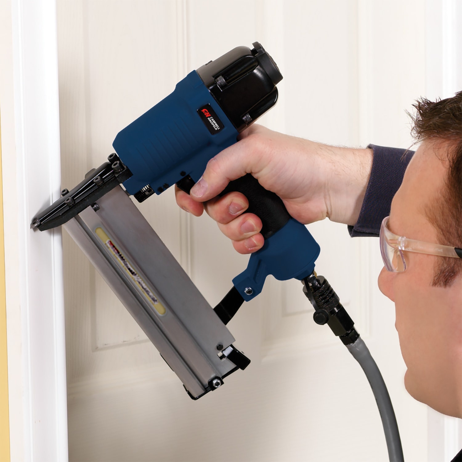 Clavadora/Grapadora 2 en 1 de 2" Campbell Hausfeld SB504099AV