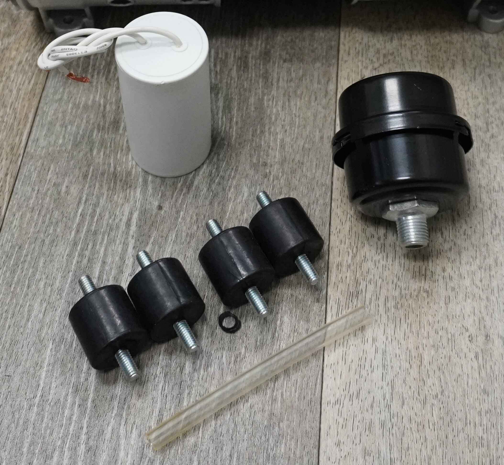 Compresor de aire portátil horizontal y silencioso de 120 psi de California Air Tools SP-9413.