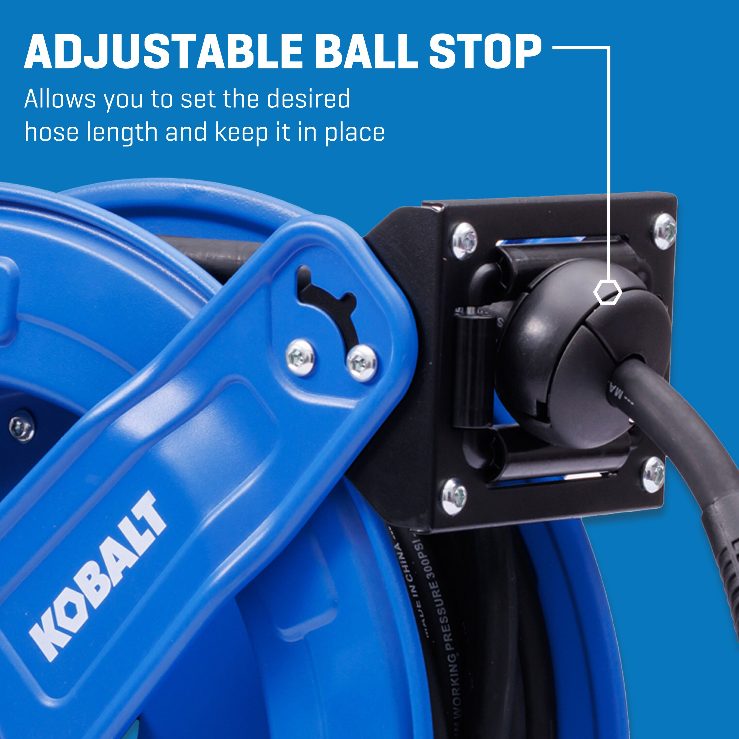 Carrete retráctil Kobalt Pro con manguera de goma de 3/8 de pulgada por 50 pies SGY-AIR266.