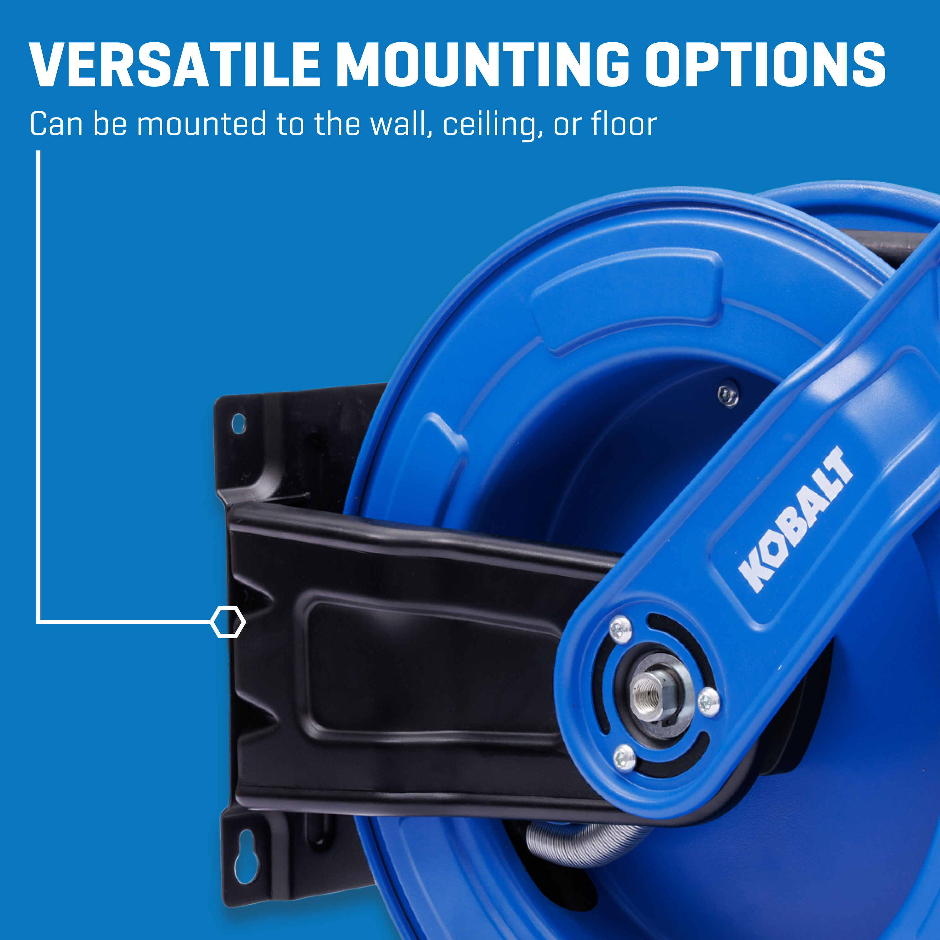 Carrete retráctil Kobalt Pro con manguera de goma de 3/8 de pulgada por 50 pies SGY-AIR266.