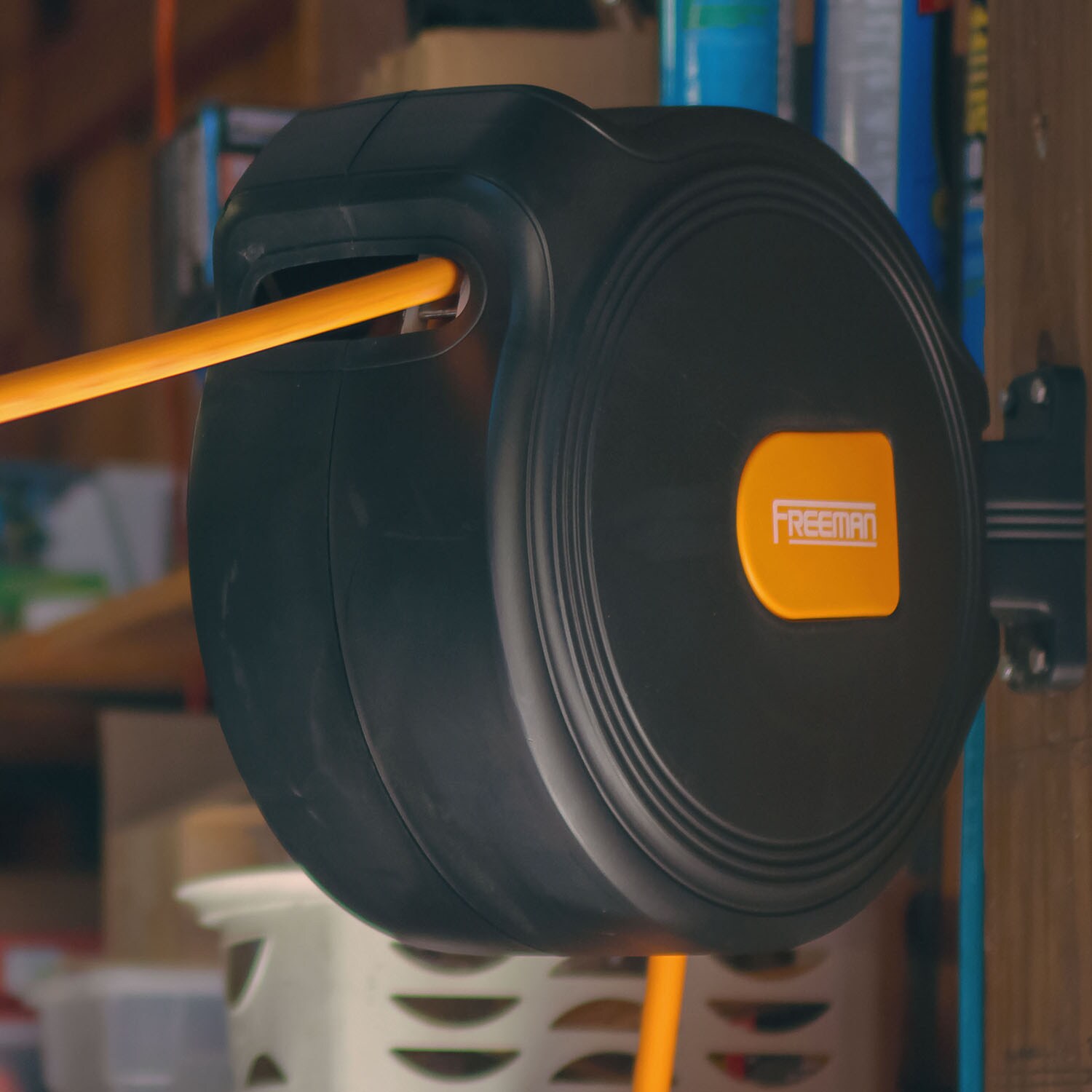 La manguera de aire está construida con un polímero híbrido de PVC que es ligero sin sacrificar resistencia y durabilidad, y puede resistir temperaturas bajo cero de -22 grados F a 122 grados F para uso en cualquier clima. P3865CHR