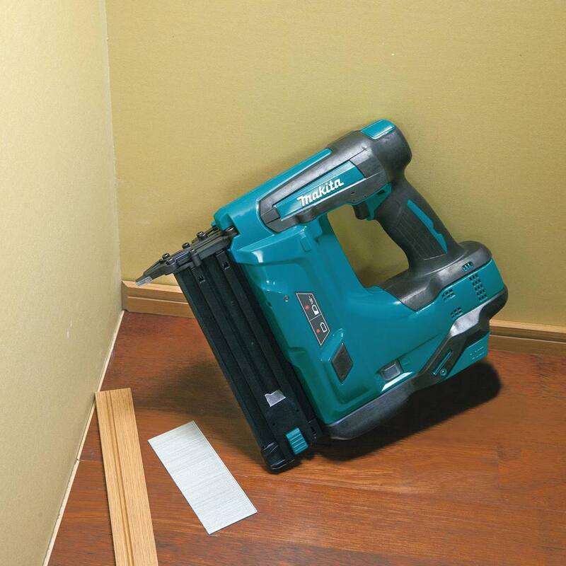 Clavadora inalámbrica de clavos de calibre 18 con batería de iones de litio LXT de 18V de Makita (Herramienta solamente) - XNB01Z