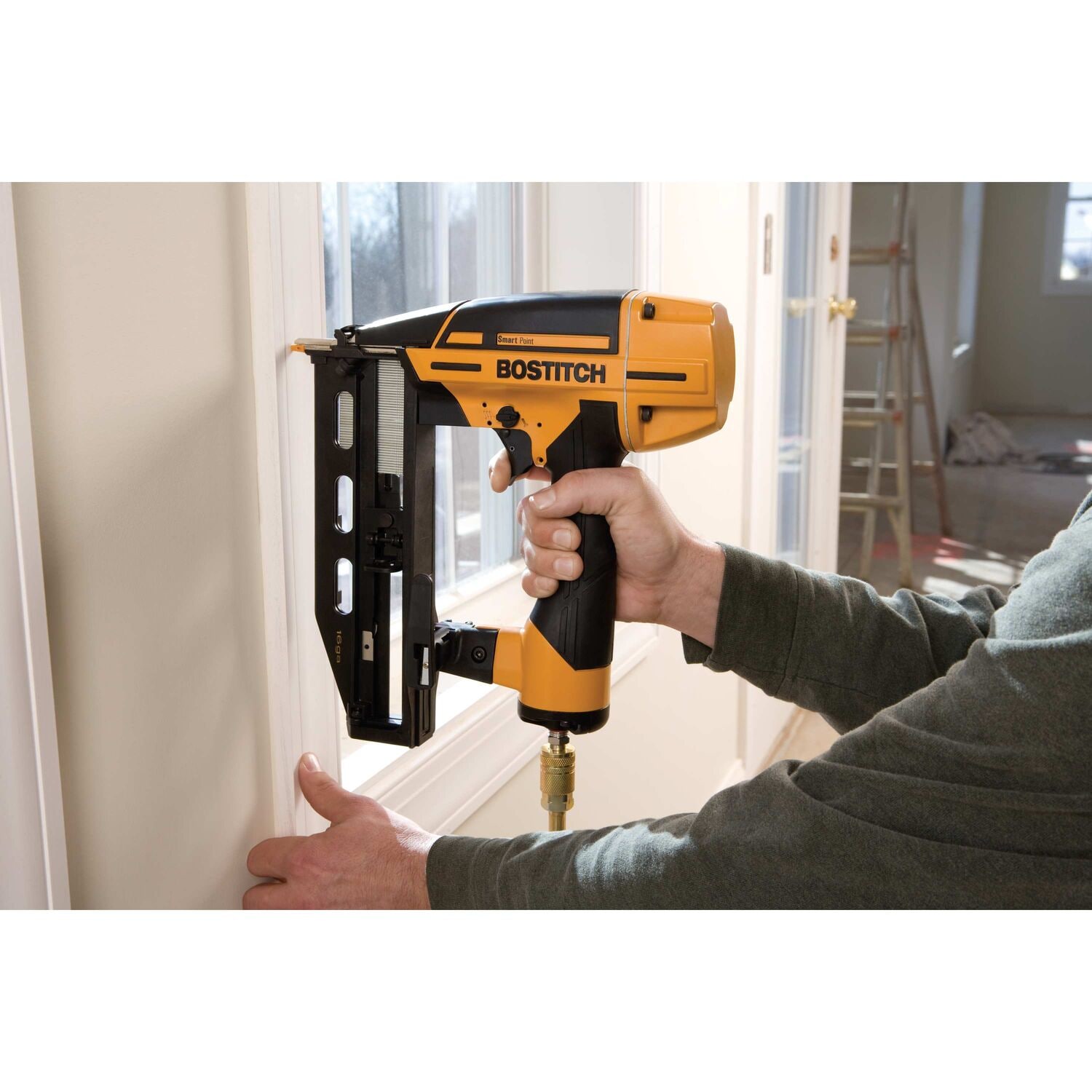 Clavadora neumática recta de acabado Smart Point de calibre 16 de 2 1/2 pulgadas de Bostitch