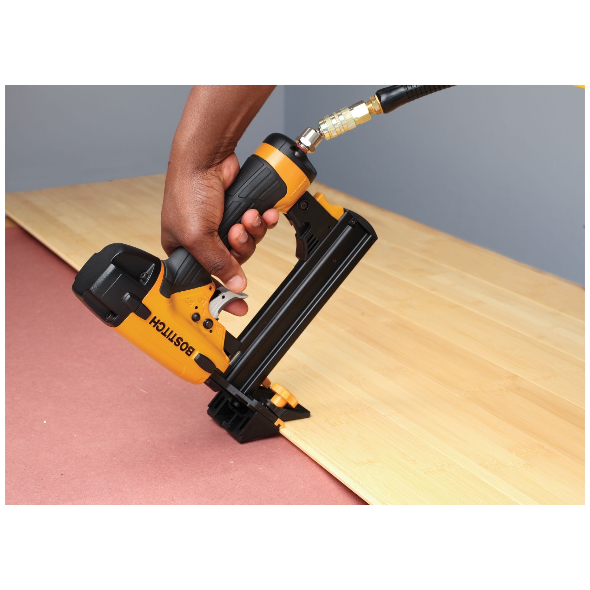 Clavadora de piso de corona estrecha de calibre 18 Bostitch EHF1838K de 1 pulgada