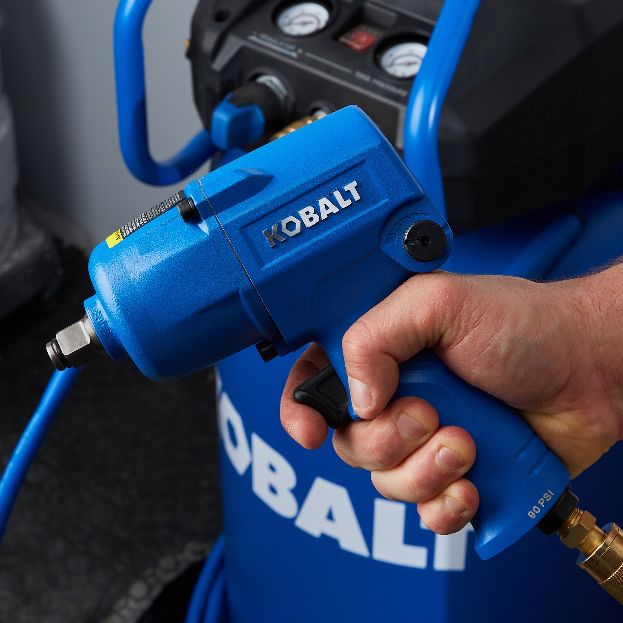 Llave de impacto de aire Kobalt de 0.5 pulgadas y 400 pies/libras
