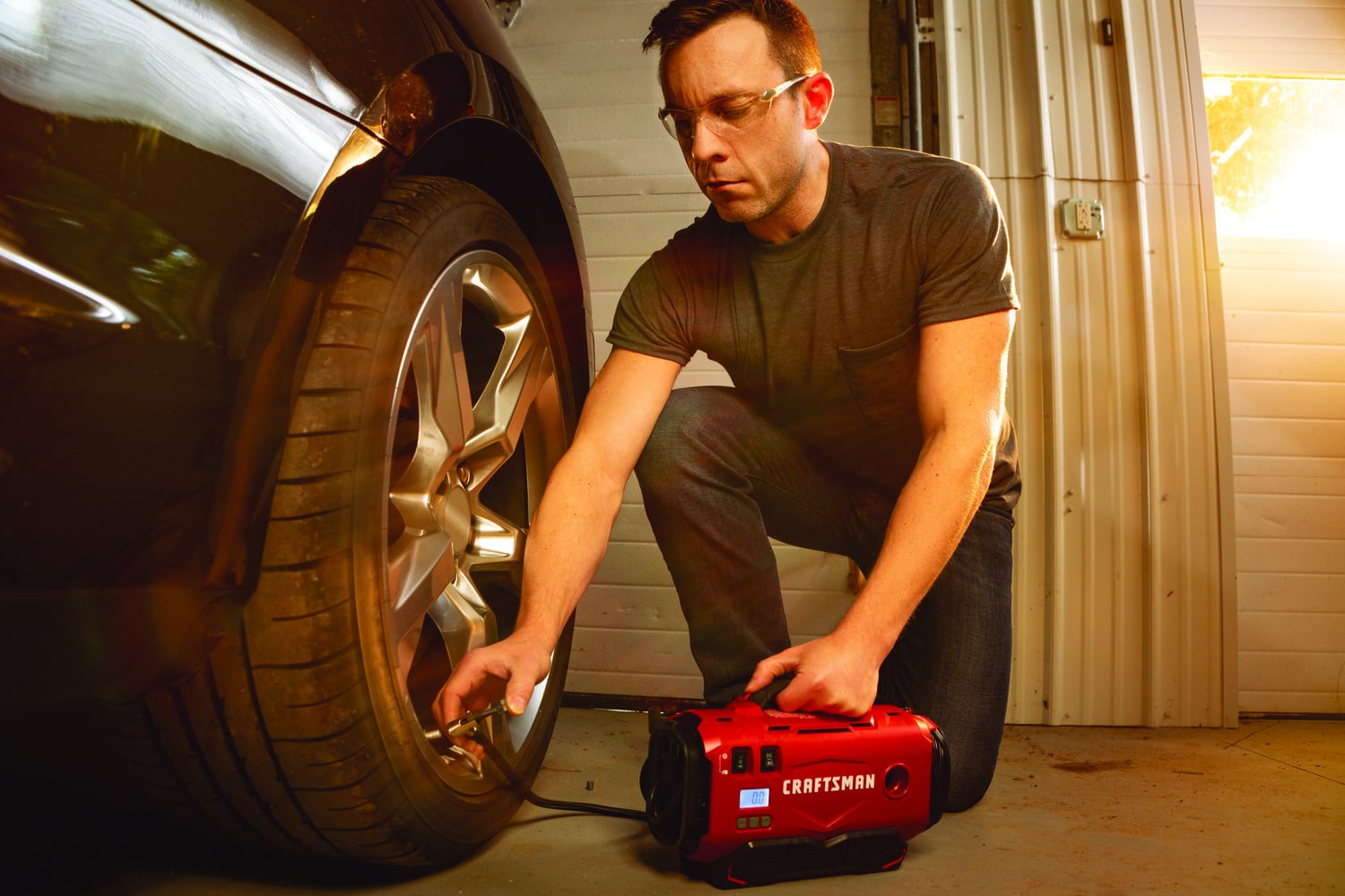 Inflador de aire de iones de litio de 20 voltios de CRAFTSMAN V20 (Fuente de energía: Batería/Carro/Eléctrica) CMCE520B.