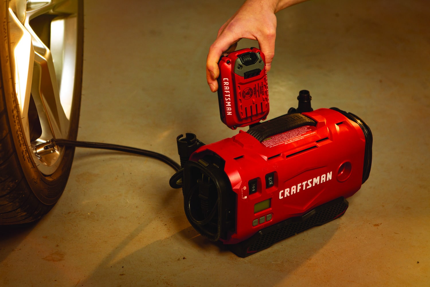 Inflador de aire de iones de litio de 20 voltios de CRAFTSMAN V20 (Fuente de energía: Batería/Carro/Eléctrica) CMCE520B.