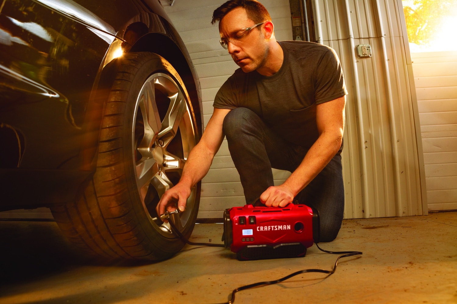 Inflador de aire de iones de litio de 20 voltios de CRAFTSMAN V20 (Fuente de energía: Batería/Carro/Eléctrica) CMCE520B.