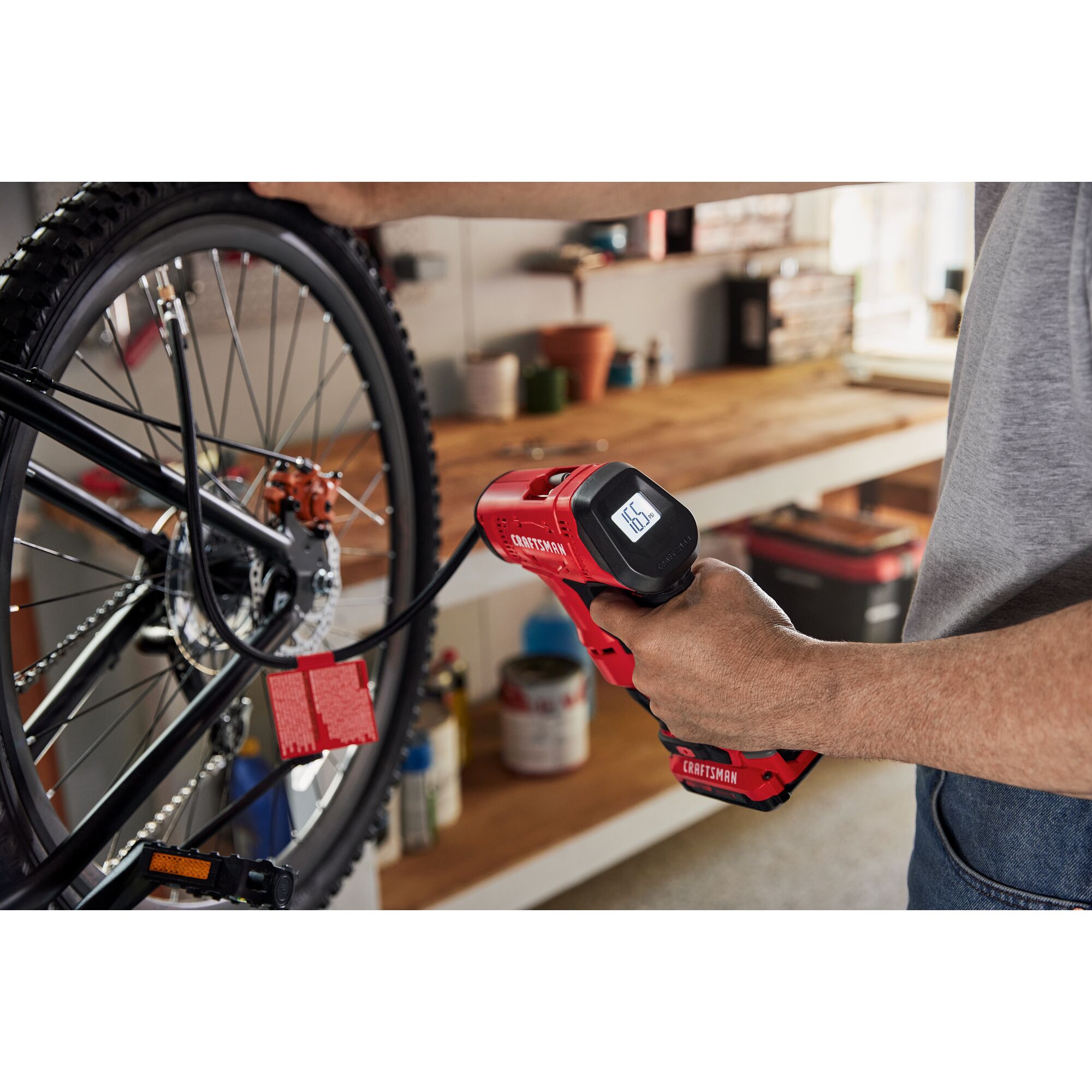 Inflador de aire de iones de litio de 20 voltios CRAFTSMAN V20 (Fuente de energía: Batería) CMCE521B