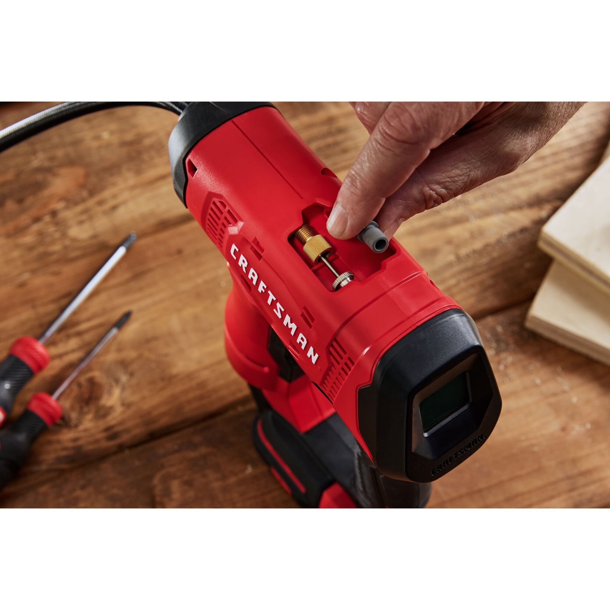 Inflador de aire de iones de litio de 20 voltios CRAFTSMAN V20 (Fuente de energía: Batería) CMCE521B