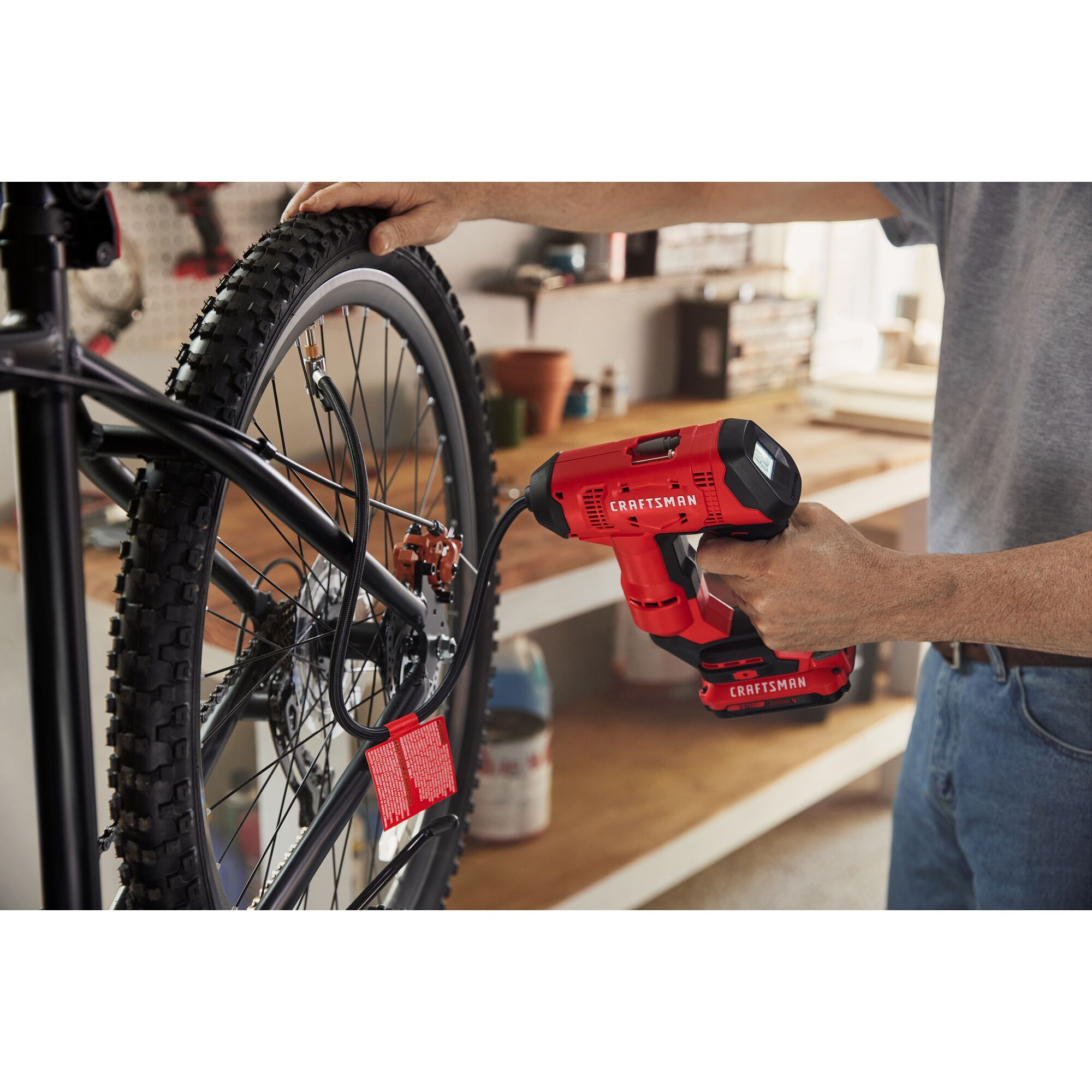 Inflador de aire de iones de litio de 20 voltios CRAFTSMAN V20 (Fuente de energía: Batería) CMCE521B