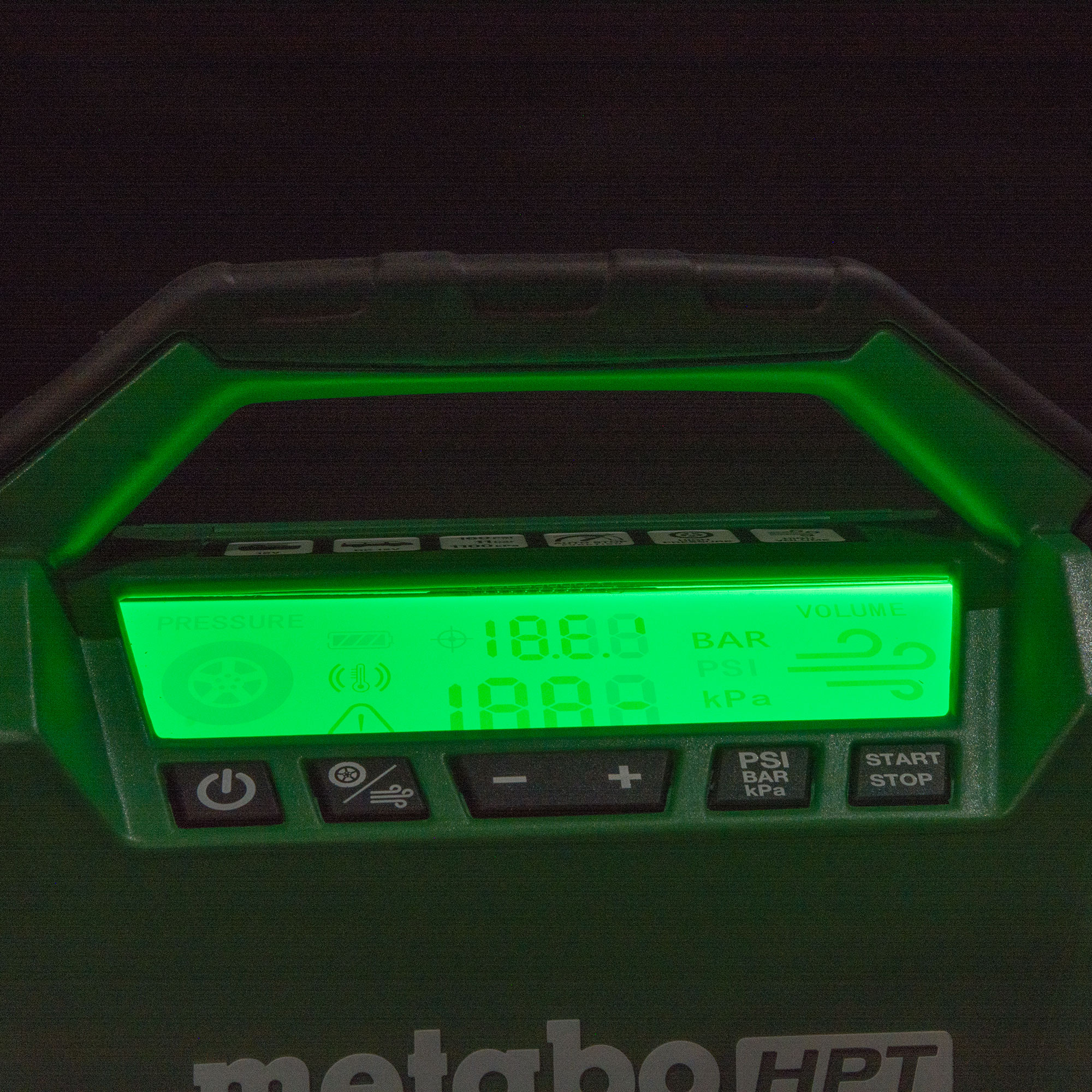 Inflador de aire de iones de litio MultiVolt de 18 voltios de Metabo HPT (Fuente de energía: Batería/Auto/Eléctrica) UP18DAQ4M