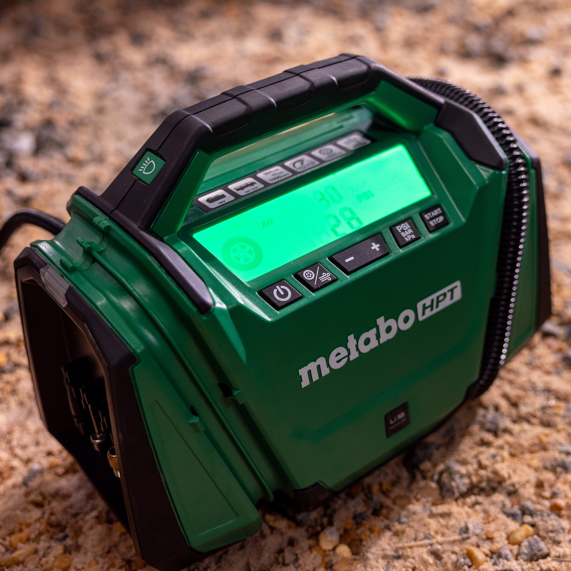 Inflador de aire de iones de litio MultiVolt de 18 voltios de Metabo HPT (Fuente de energía: Batería/Auto/Eléctrica) UP18DAQ4M
