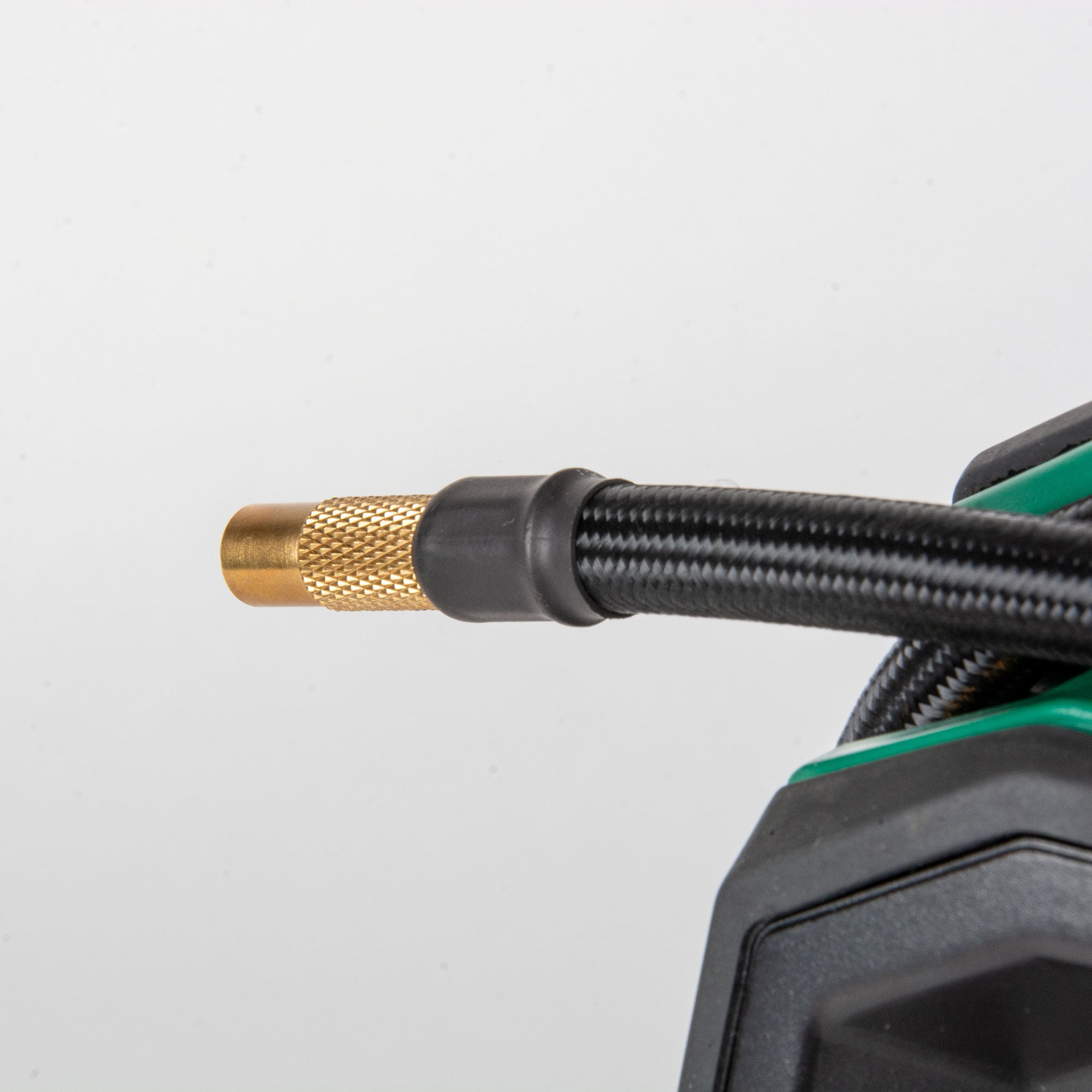 Inflador de aire de iones de litio MultiVolt de 18 voltios de Metabo HPT (Fuente de energía: Batería/Auto/Eléctrica) UP18DAQ4M