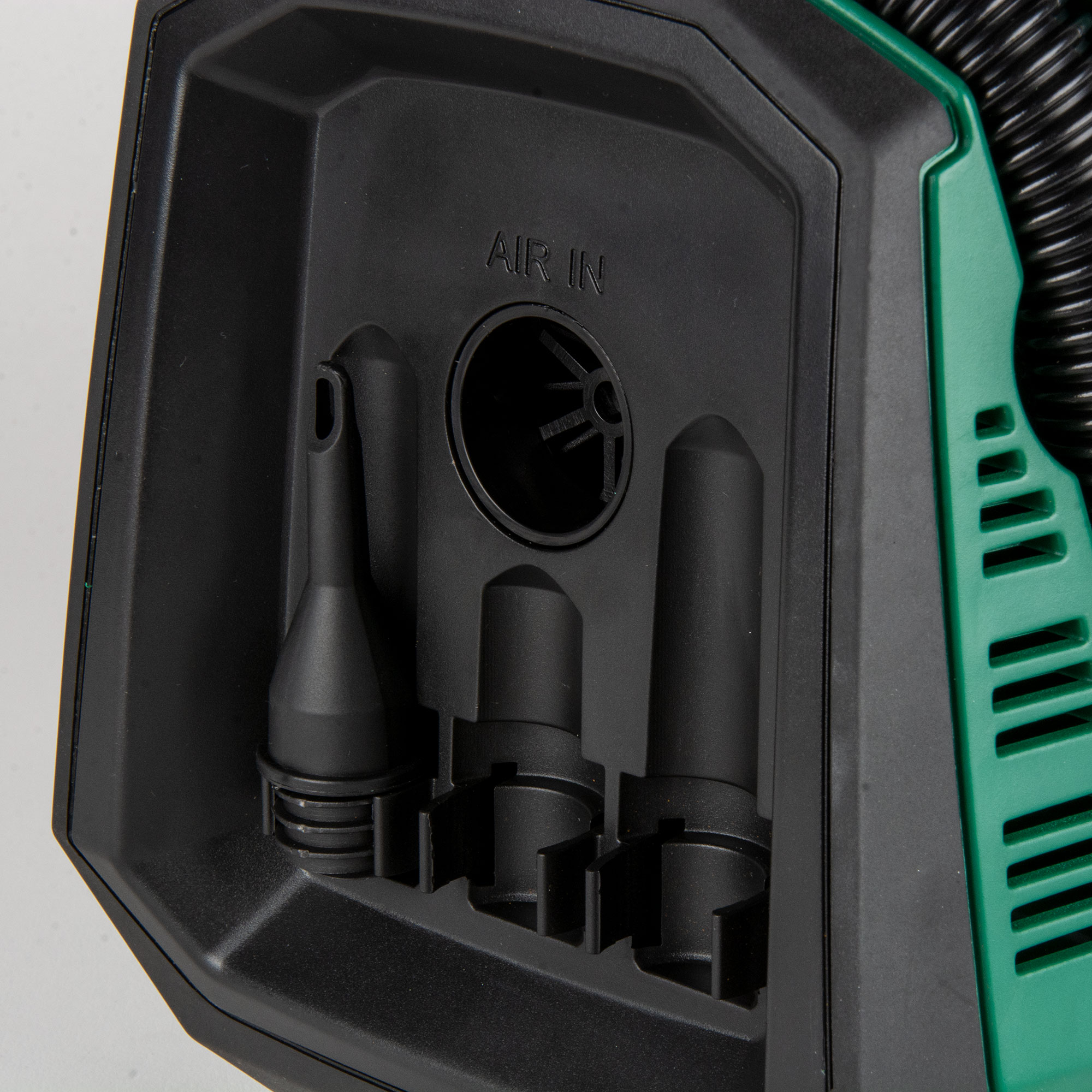 Inflador de aire de iones de litio MultiVolt de 18 voltios de Metabo HPT (Fuente de energía: Batería/Auto/Eléctrica) UP18DAQ4M
