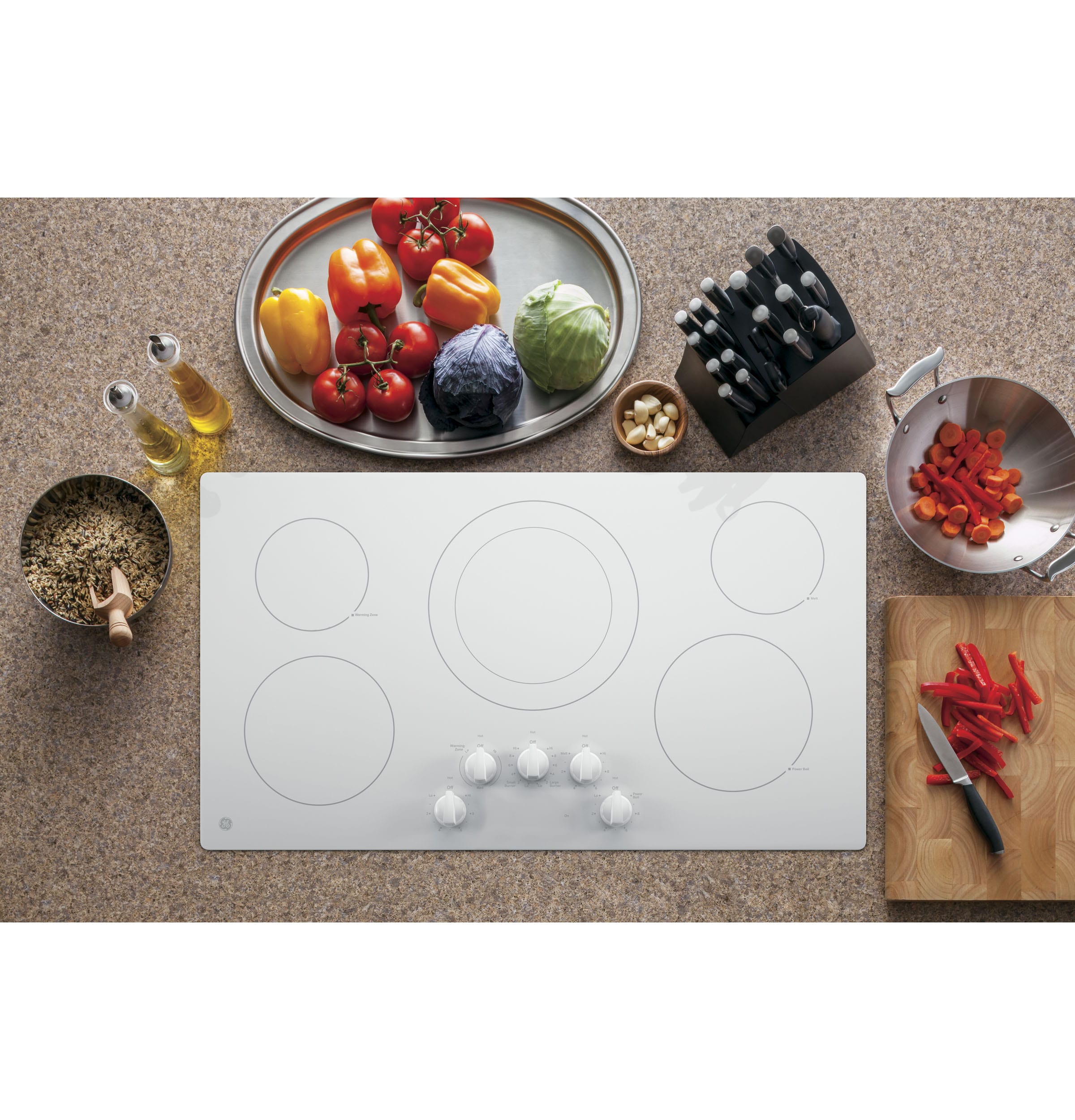 Parrilla eléctrica blanca de superficie lisa (radiante) de 36 pulgadas con 5 quemadores GE JP3036TLWW