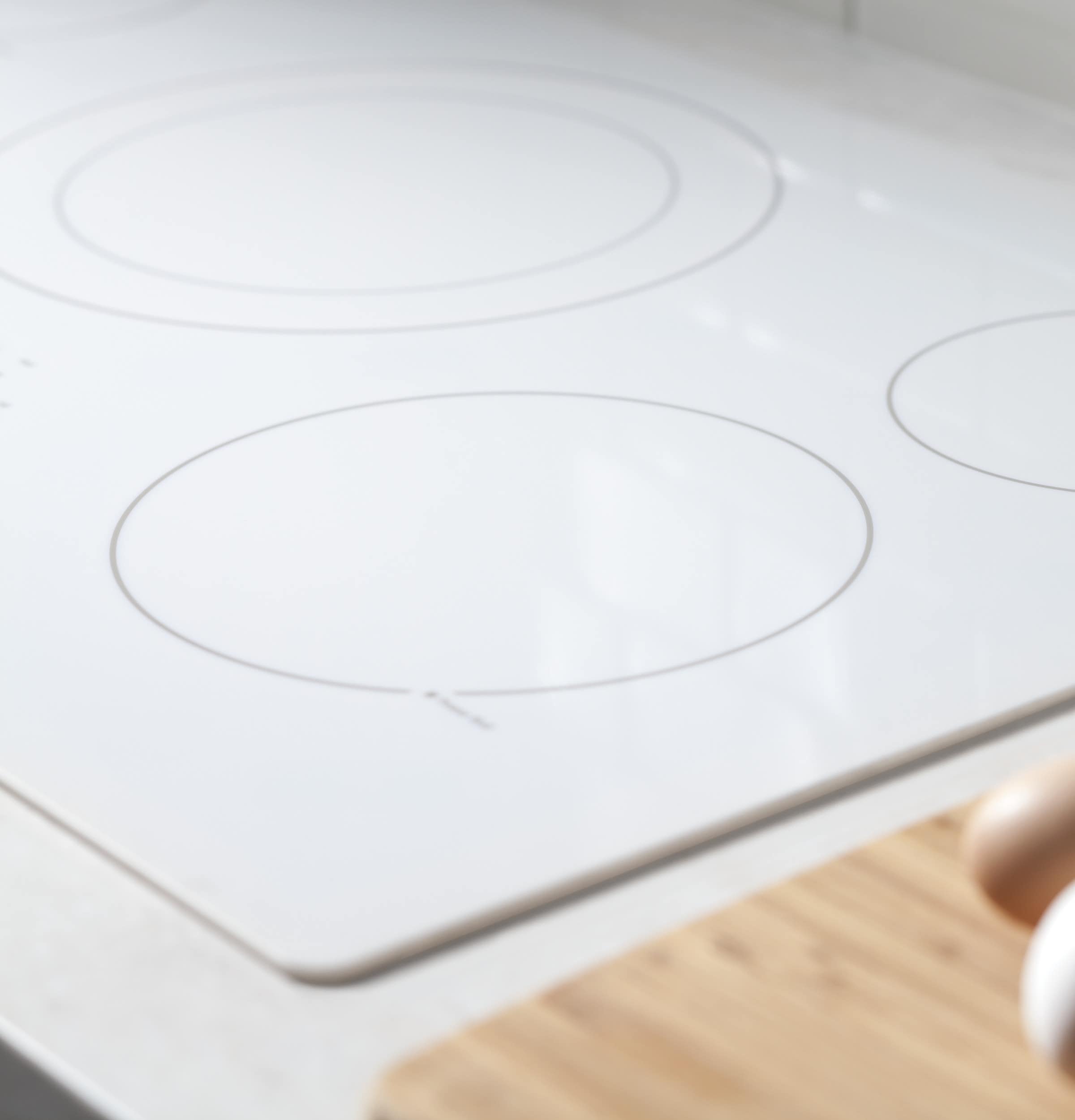 Parrilla eléctrica blanca de superficie lisa (radiante) de 36 pulgadas con 5 quemadores GE JP3036TLWW