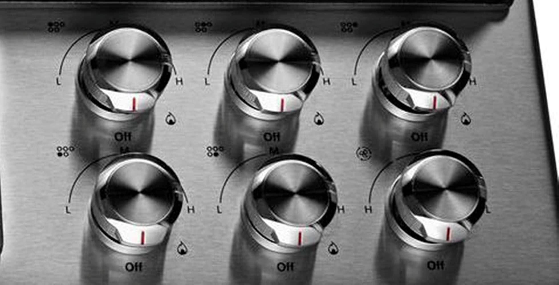 Parrilla de gas de acero inoxidable de 36 pulgadas con 5 quemadores y extractor descendente de KitchenAid KCGD506GSS.
