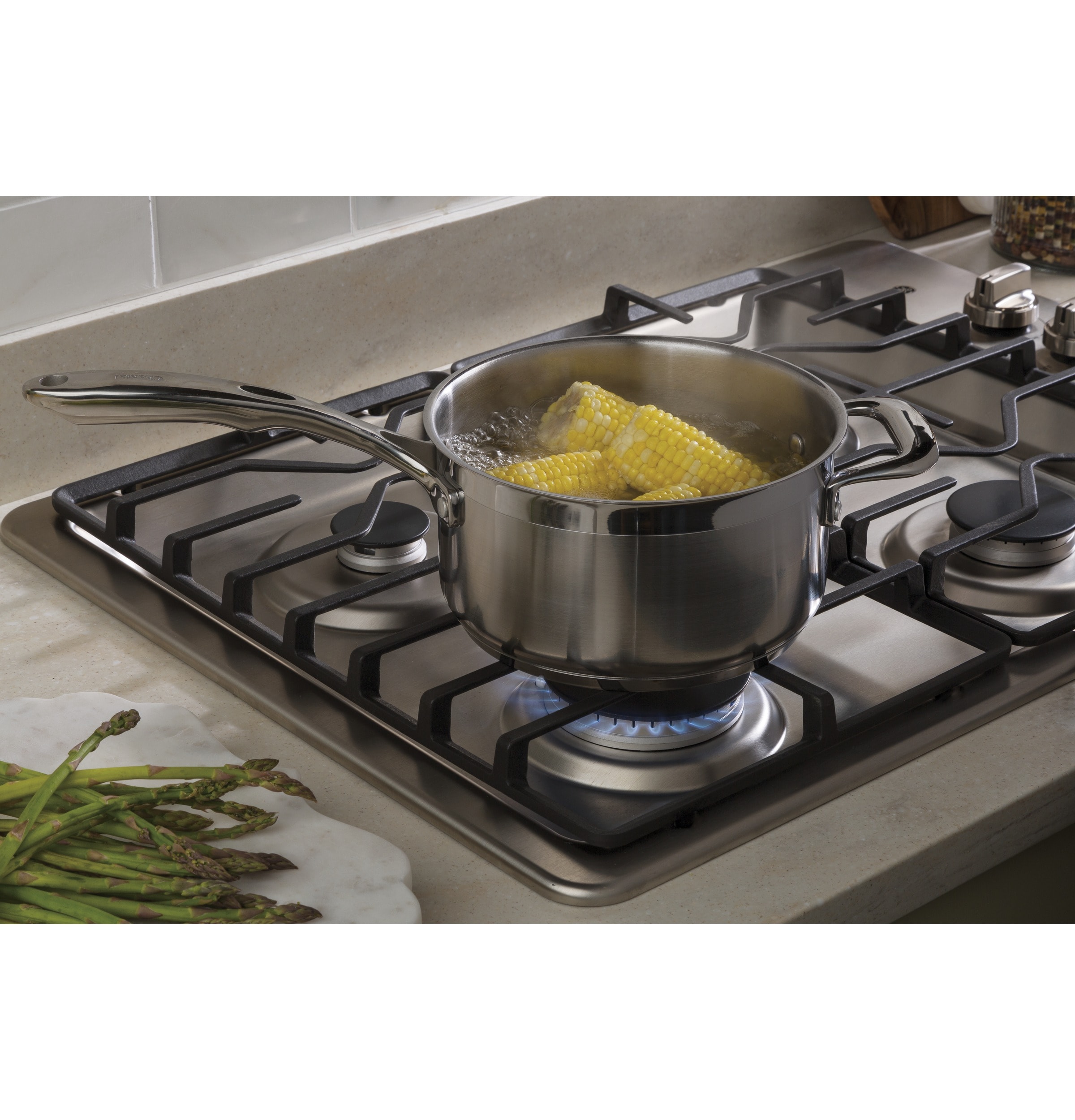 Estufa de gas de acero inoxidable con 4 quemadores de 30 pulgadas de GE JGP3030SLSS