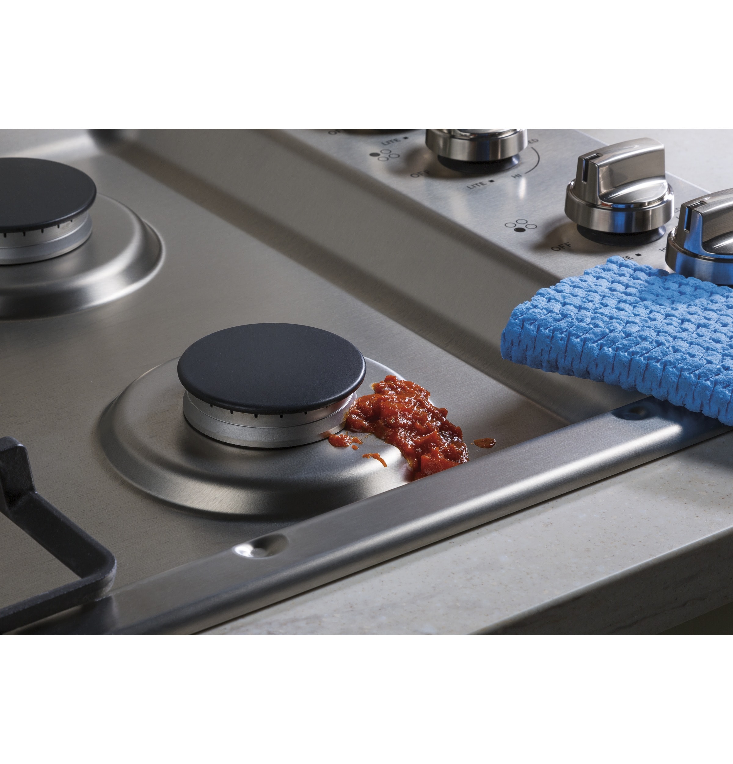 Estufa de gas de acero inoxidable con 4 quemadores de 30 pulgadas de GE JGP3030SLSS