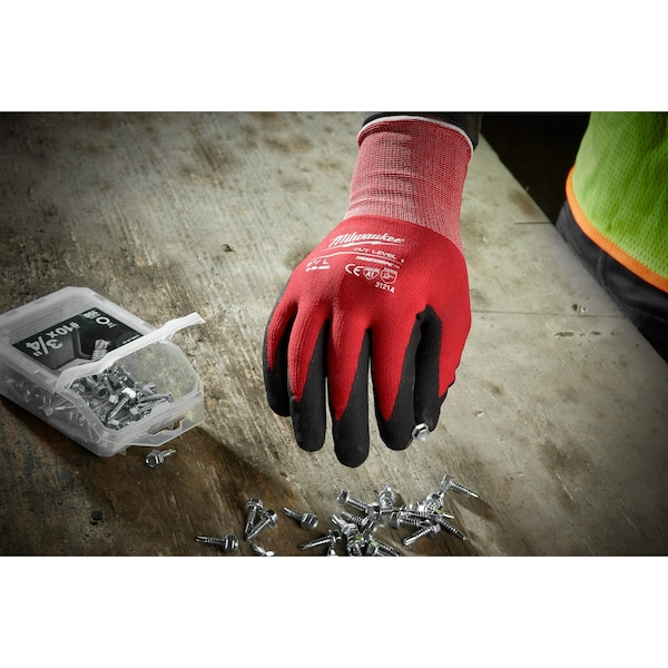 Guantes Milwaukee Tool con recubrimiento de nitrilo de nivel de corte 1 - 2X-Grande (12 pares), Nivel de corte A4, 13 ga, Rojos, 2XL - 48-22-8904B.