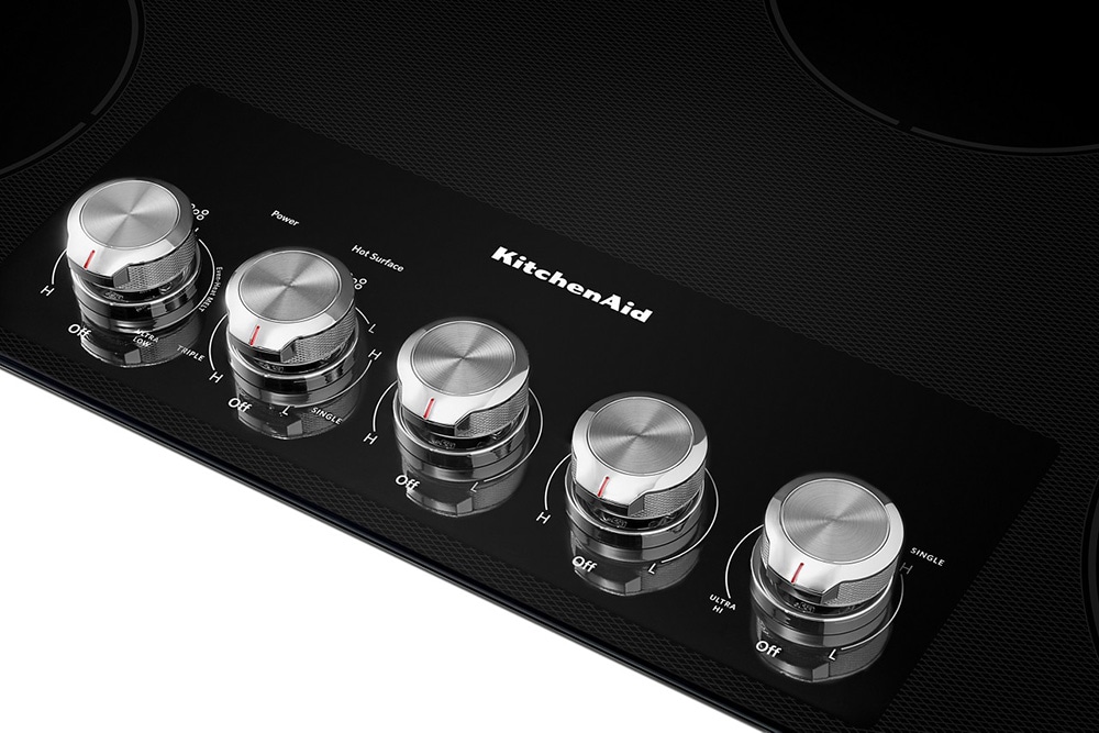 Plancha eléctrica KitchenAid de 36 pulgadas con 5 quemadores y superficie lisa (radiante) en negro KCES556HBL