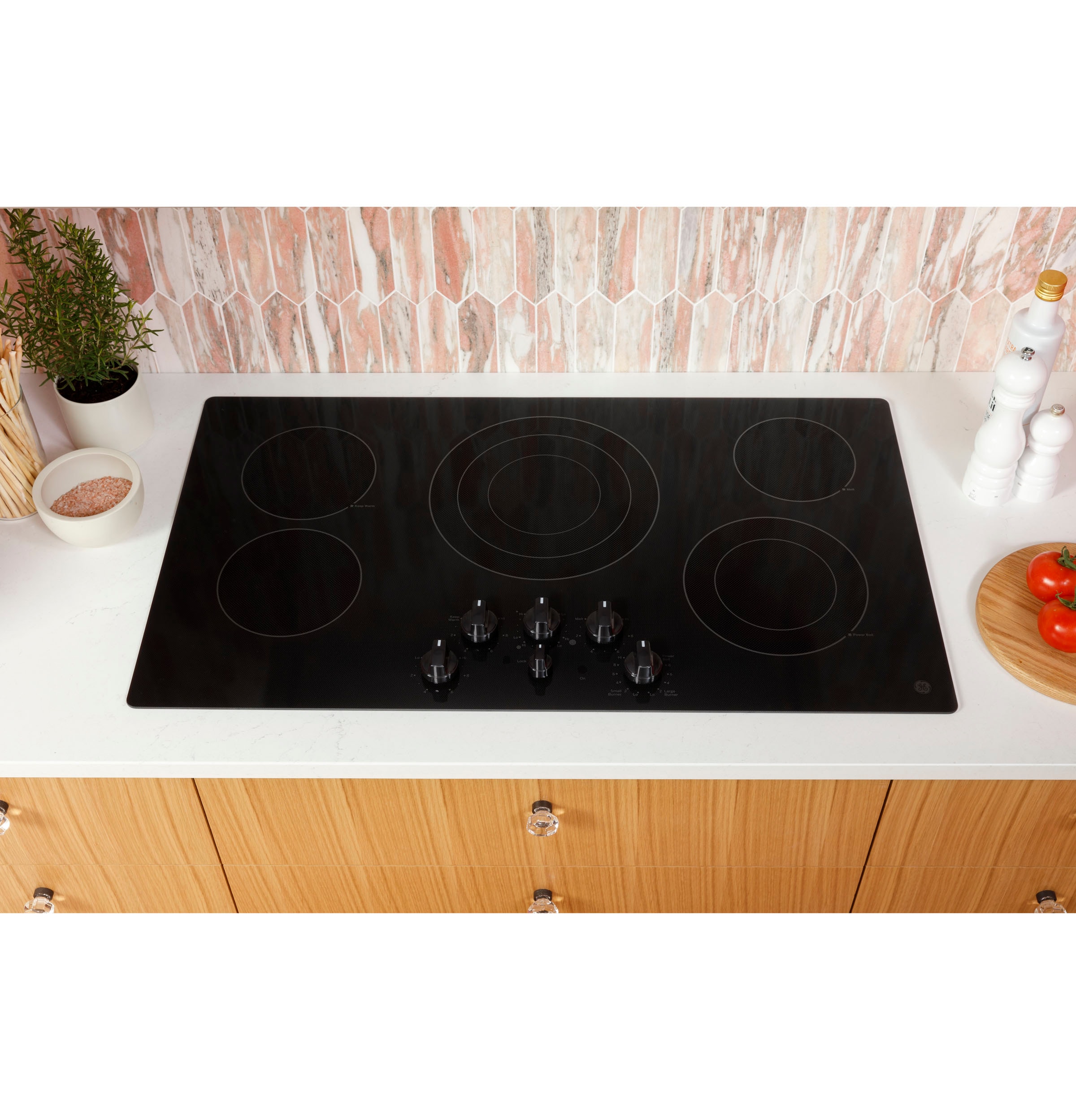 Quemador eléctrico de vitrocerámica negra de 30 pulgadas con 5 quemadores GE JEP5030DTBB