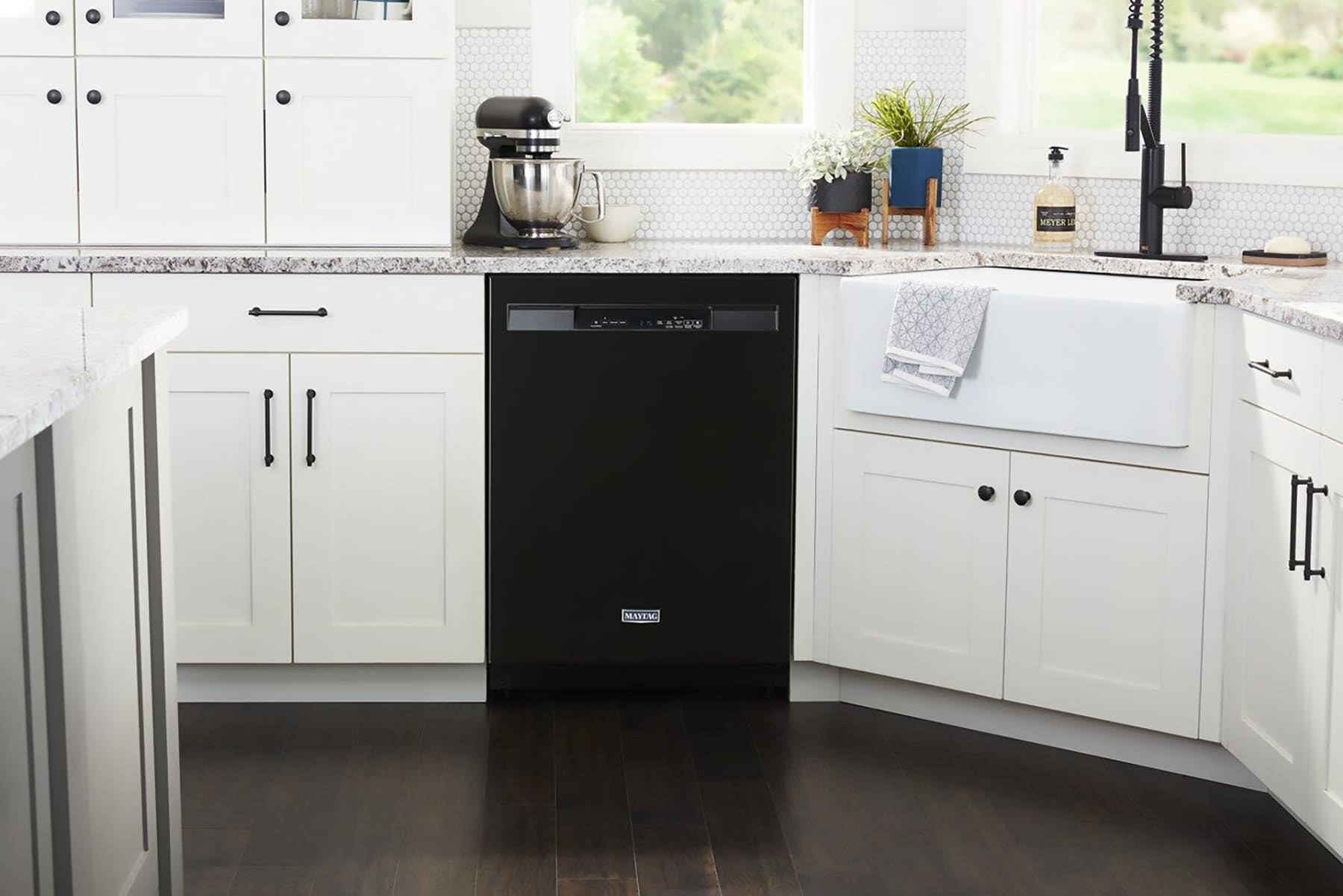 Lavavajillas empotrable de control frontal de 24 pulgadas con doble filtración de potencia Maytag (Negro), nivel de sonido muy silencioso de 50 decibeles MDB4949SKB.