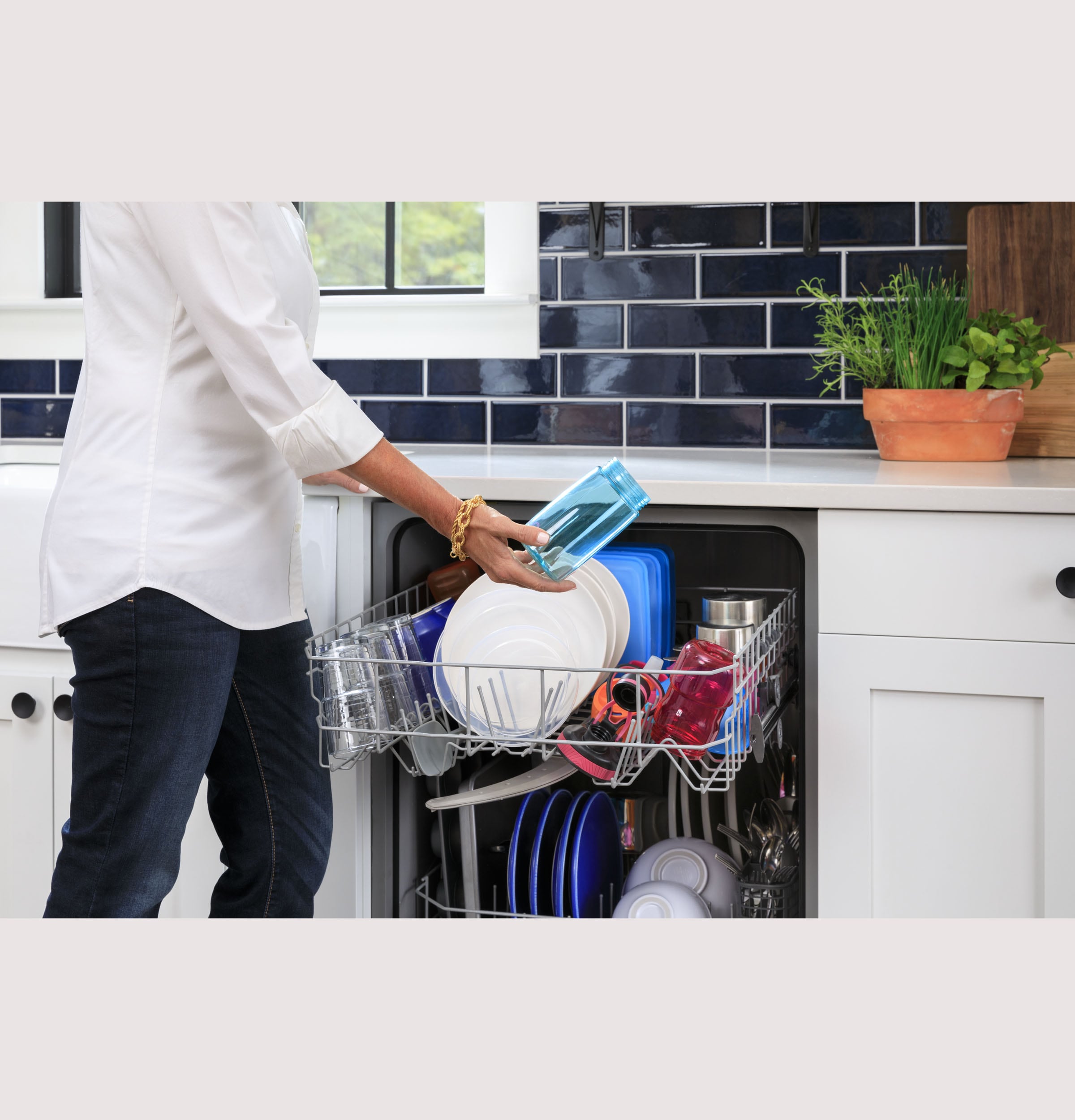 Lavavajillas empotrable de control superior de 24 pulgadas con tecnología Dry Boost (acero inoxidable) certificado ENERGY STAR, nivel de sonido estándar de 55 decibeles GDT535PYVFS