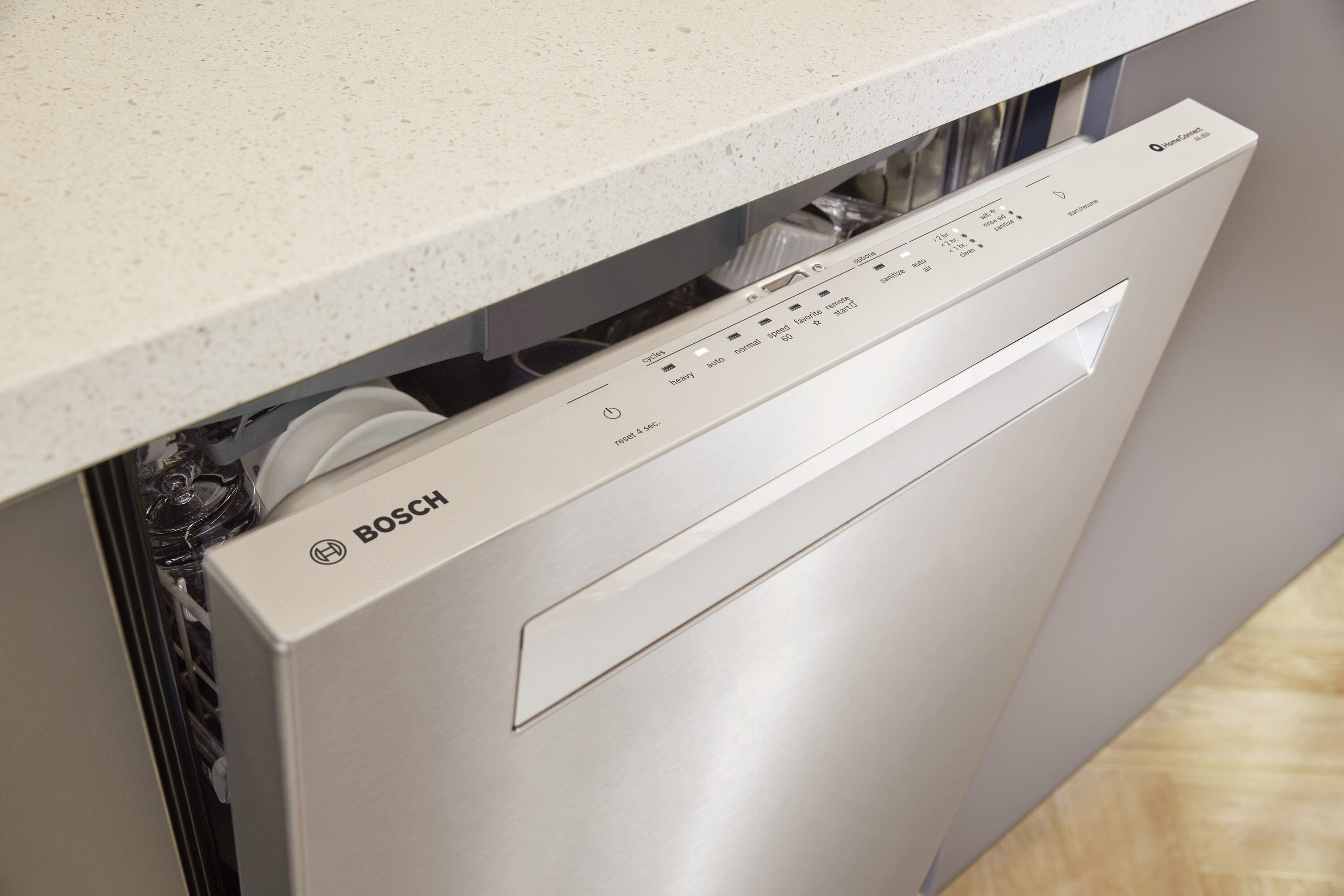 Lavavajillas empotrable Bosch Serie 500 de 24 pulgadas con control superior y tercera rejilla (acero inoxidable) certificado ENERGY STAR, nivel de sonido muy silencioso de 44 decibeles SHP65CM5N