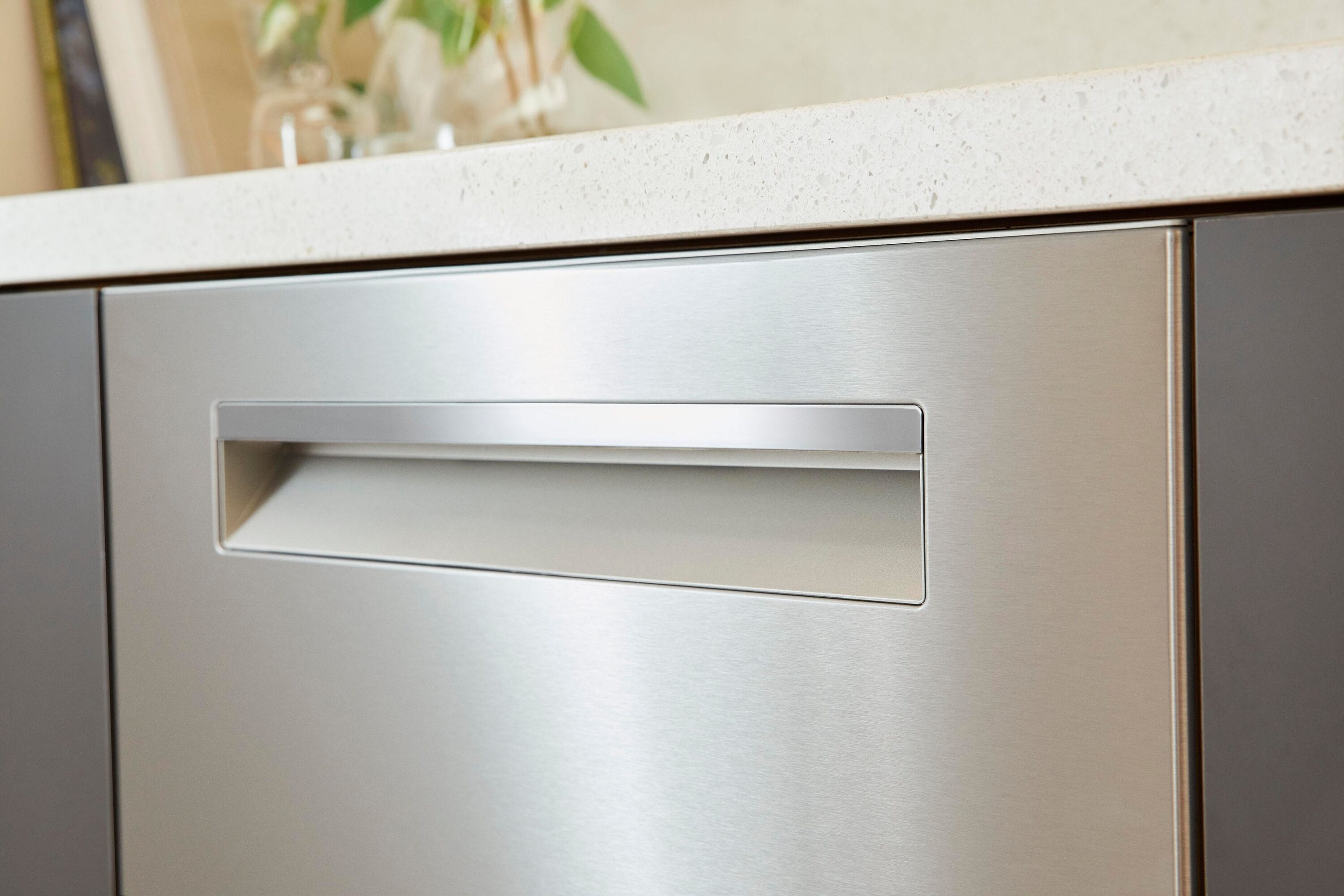 Lavavajillas empotrable Bosch Serie 500 de 24 pulgadas con control superior y tercera rejilla (acero inoxidable) certificado ENERGY STAR, nivel de sonido muy silencioso de 44 decibeles SHP65CM5N