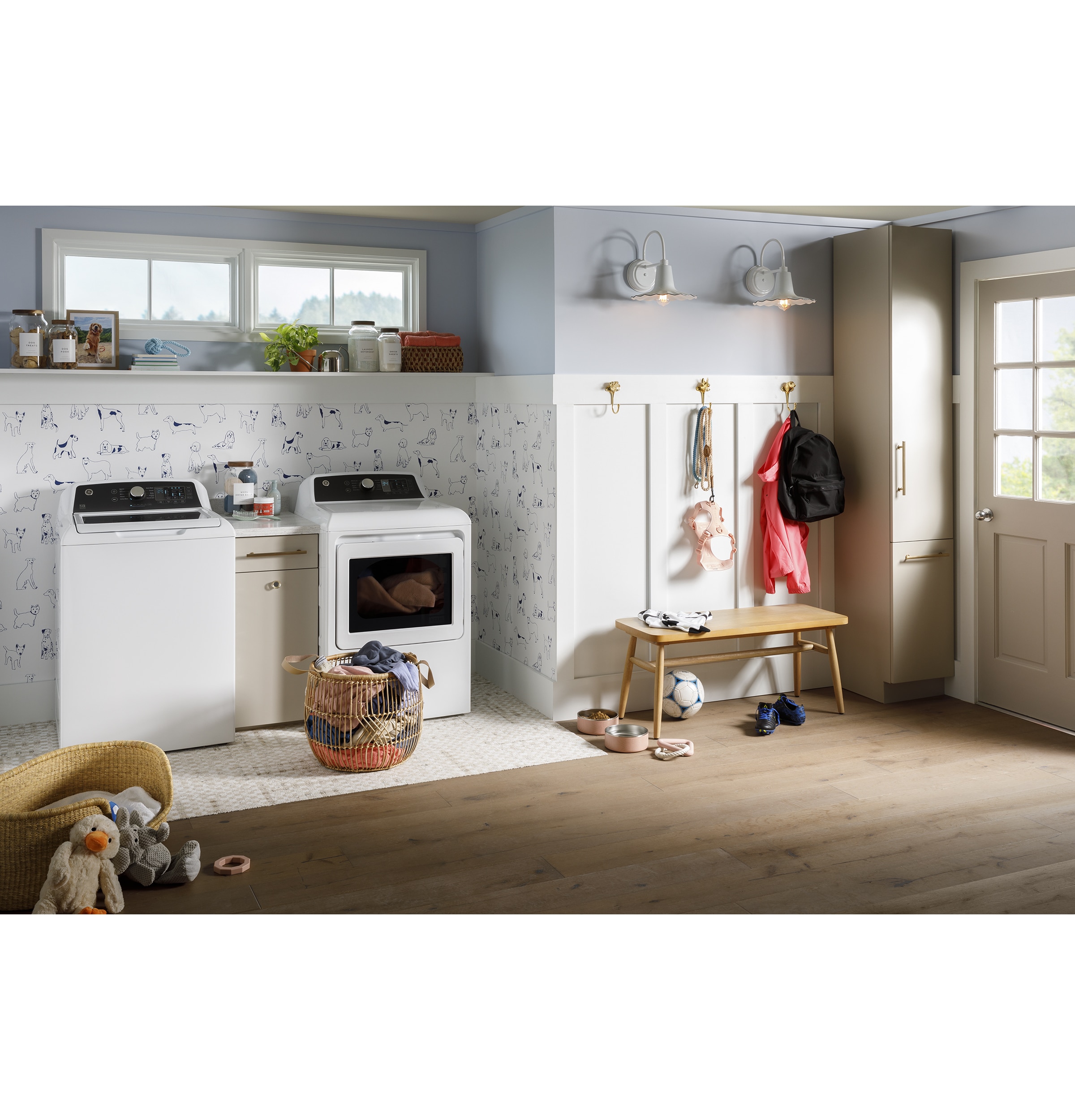 Secadora eléctrica con ventilación de 7.4 pies cúbicos (blanca)