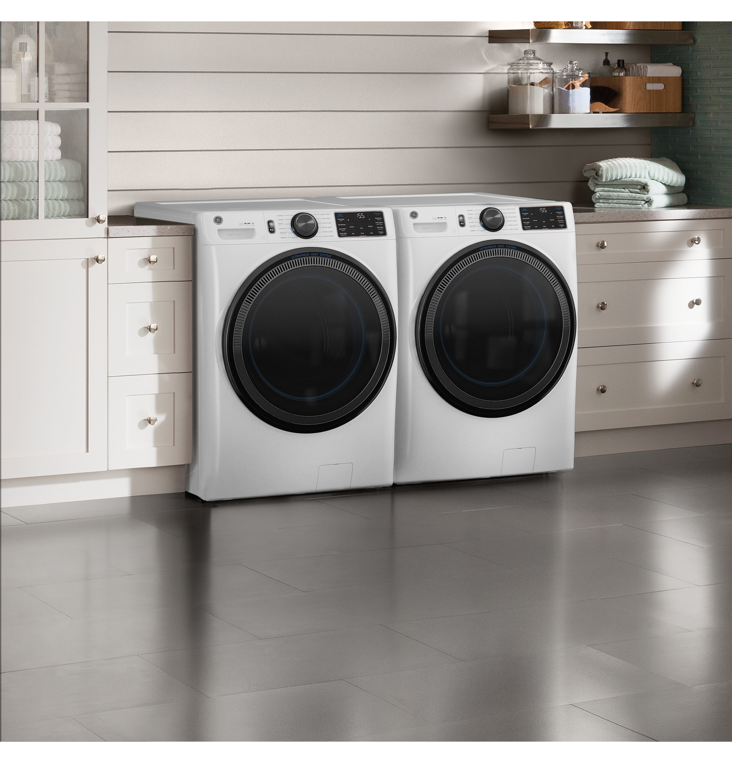 Secadora de gas compatible con vapor apilable de 7.8 pies cúbicos (Blanca) certificada por Energy Star GFD65GSSVWW