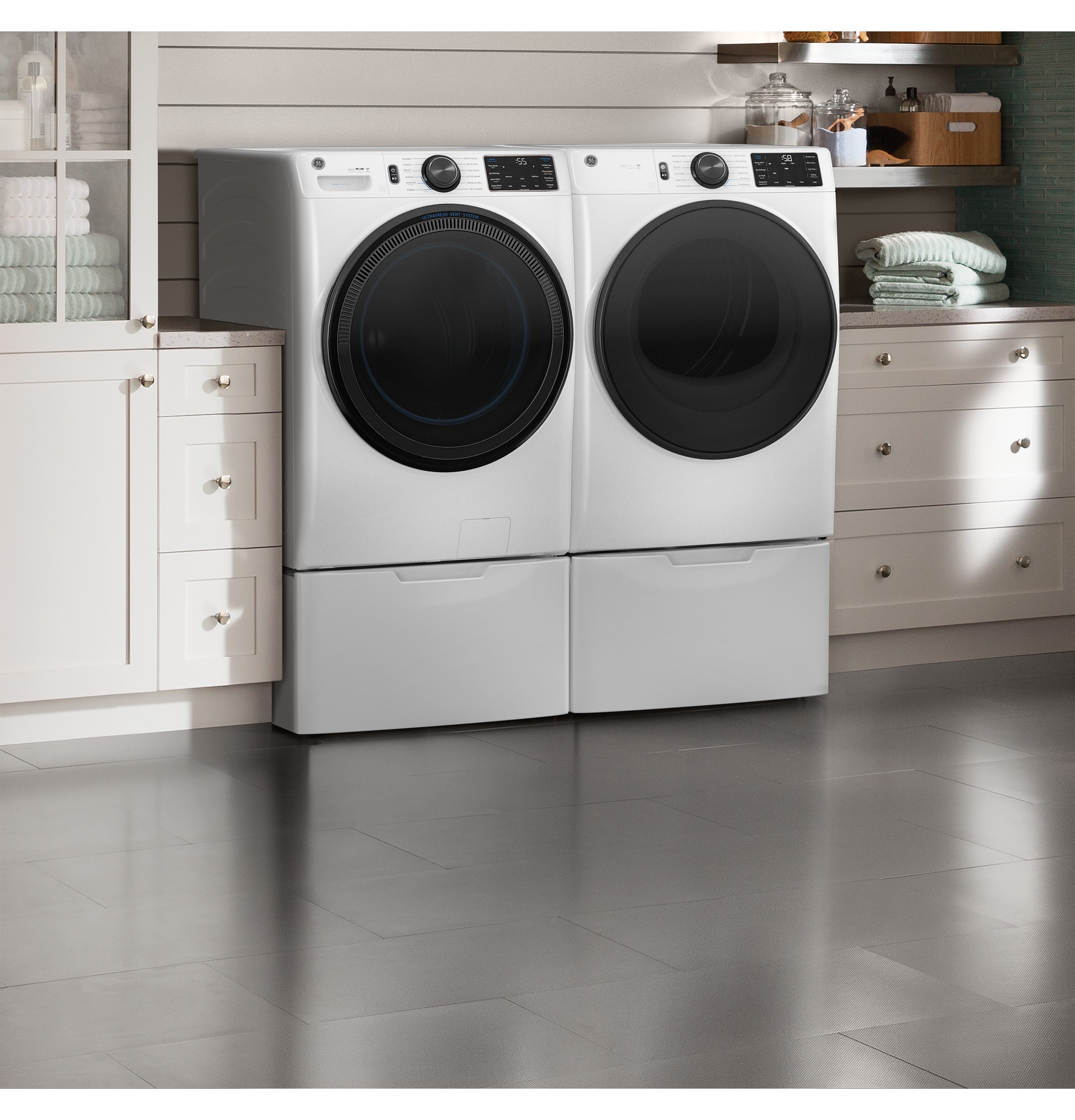 Secadora eléctrica vented apilable con ciclo de vapor de 7.8 pies cúbicos (Blanco) Certificada Energy Star GFD65ESSVWW de GE