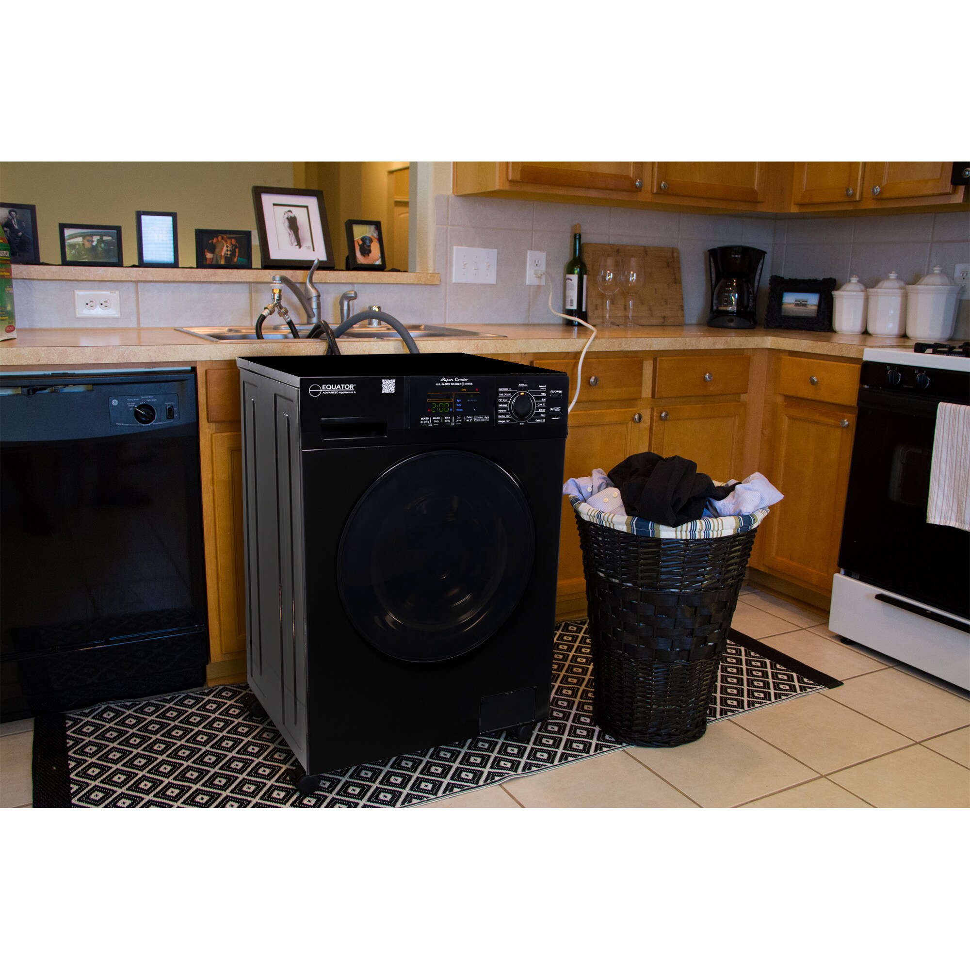 Combo de lavadora secadora todo en uno de capacidad de 1.62 pies cúbicos en color negro con ventilación Equator Advanced Appliances 4600 B + PBK 1070